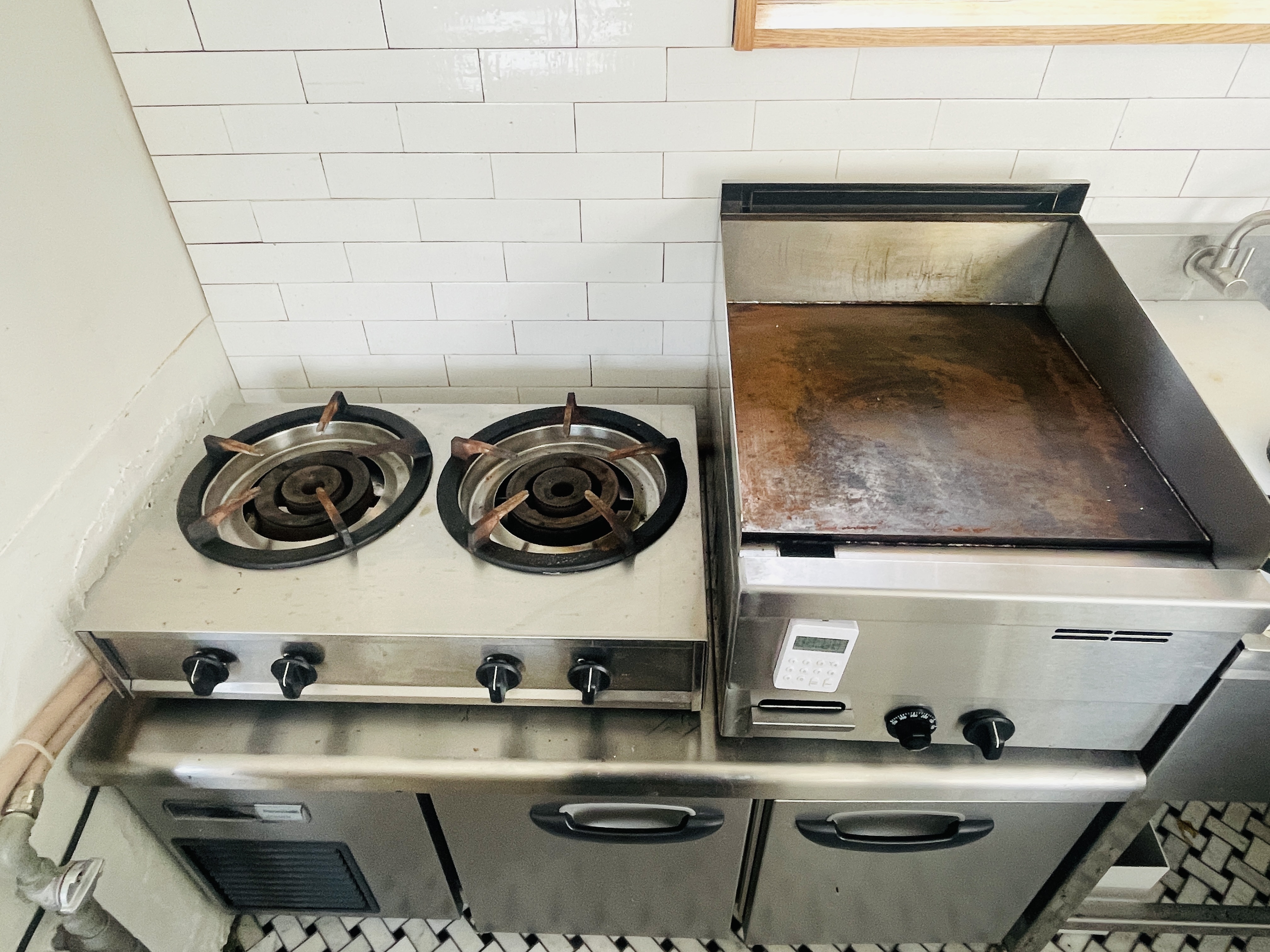 【国立競技場駅9分】展示会や撮影に適した白を基調とした自然光が入るスタジオ