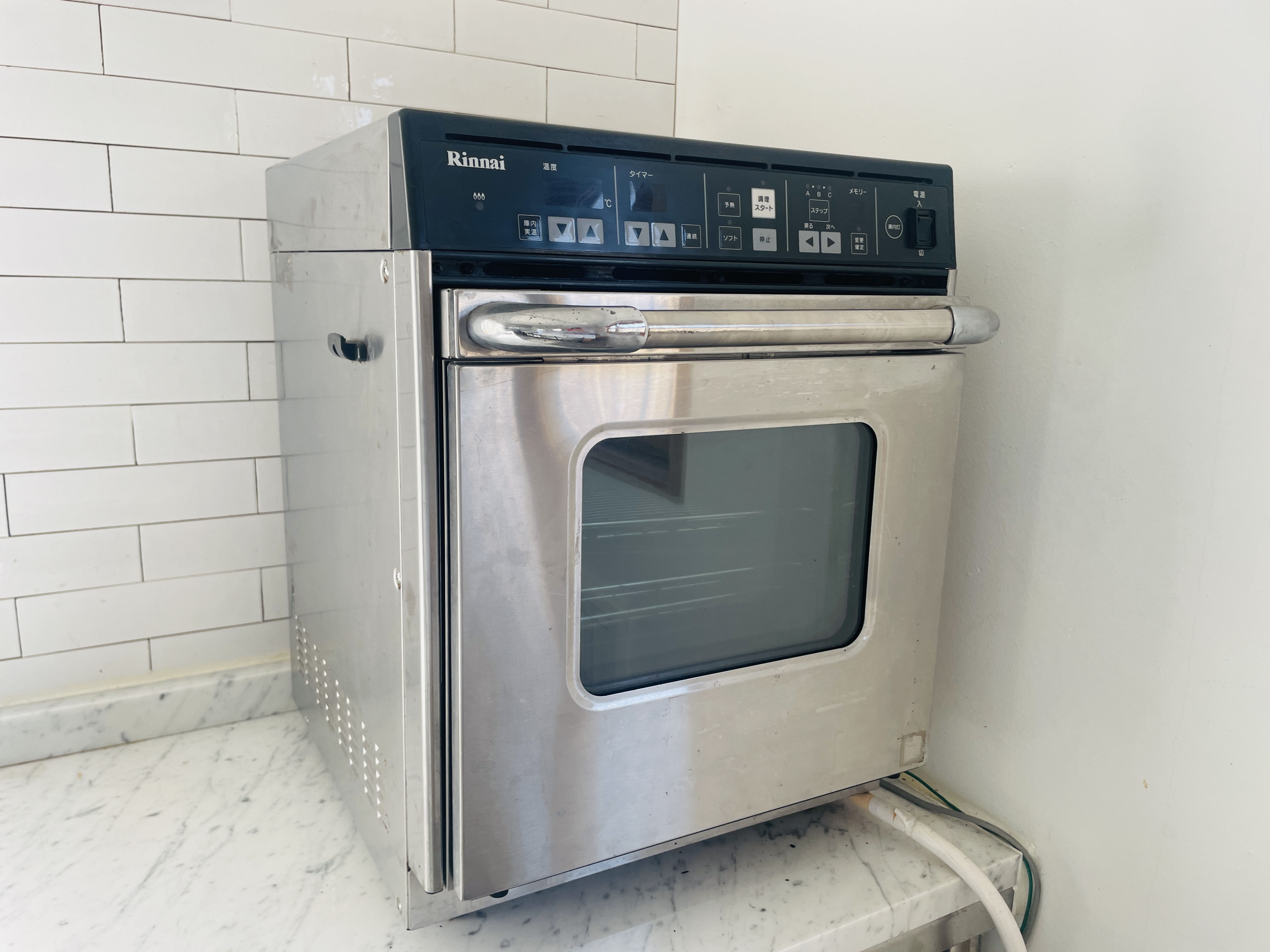 【国立競技場駅9分】展示会や撮影に適した白を基調とした自然光が入るスタジオ