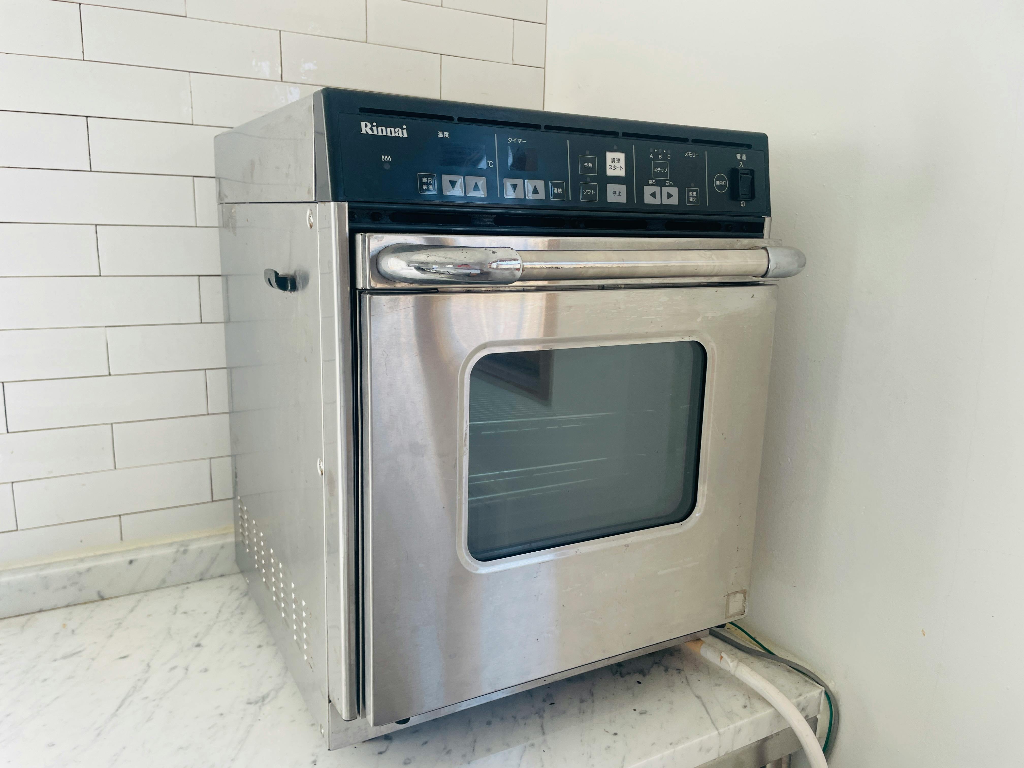 【国立競技場駅9分】展示会や撮影に適した白を基調とした自然光が入るスタジオ