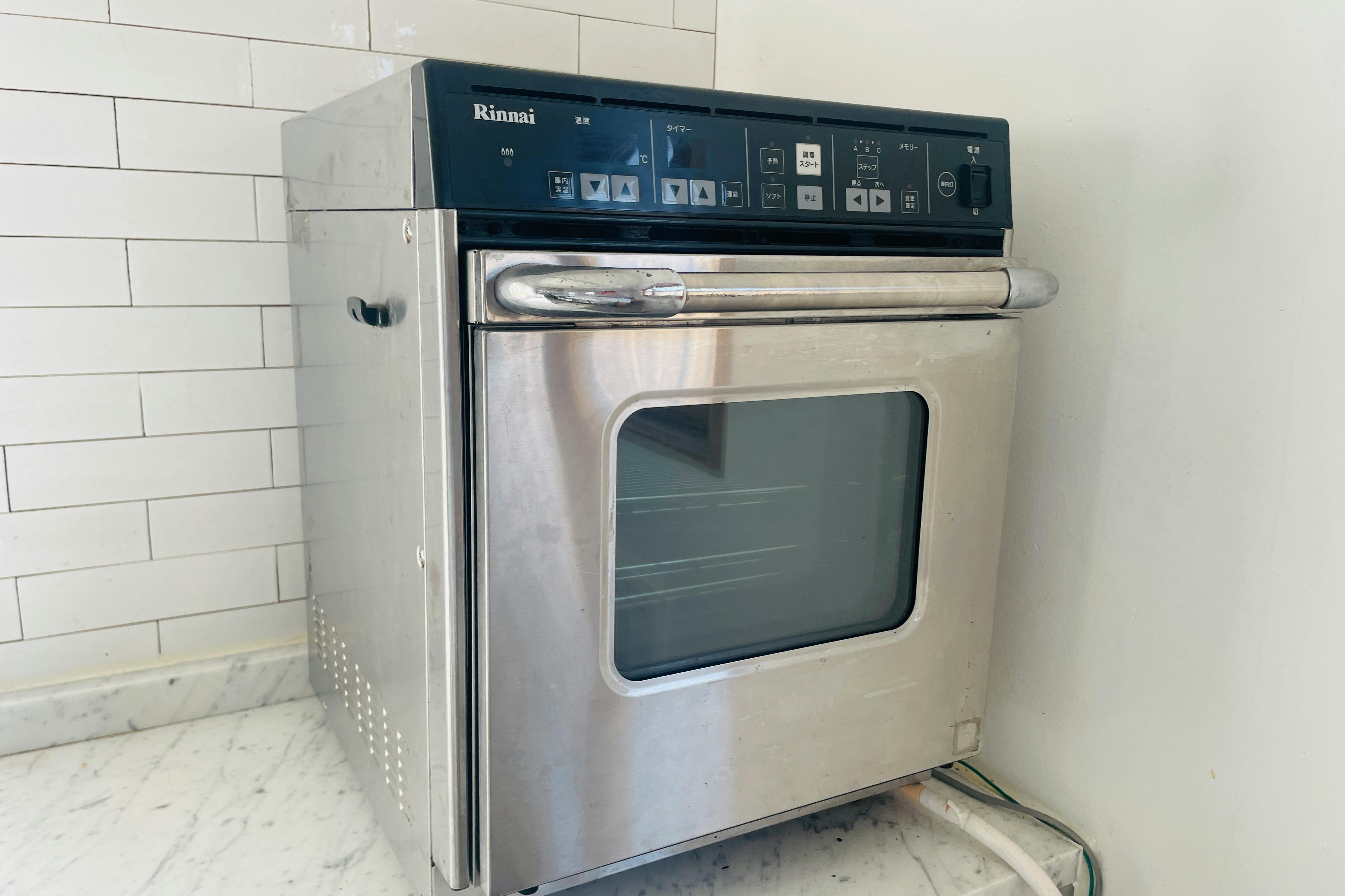 【国立競技場駅9分】展示会や撮影に適した白を基調とした自然光が入るスタジオ