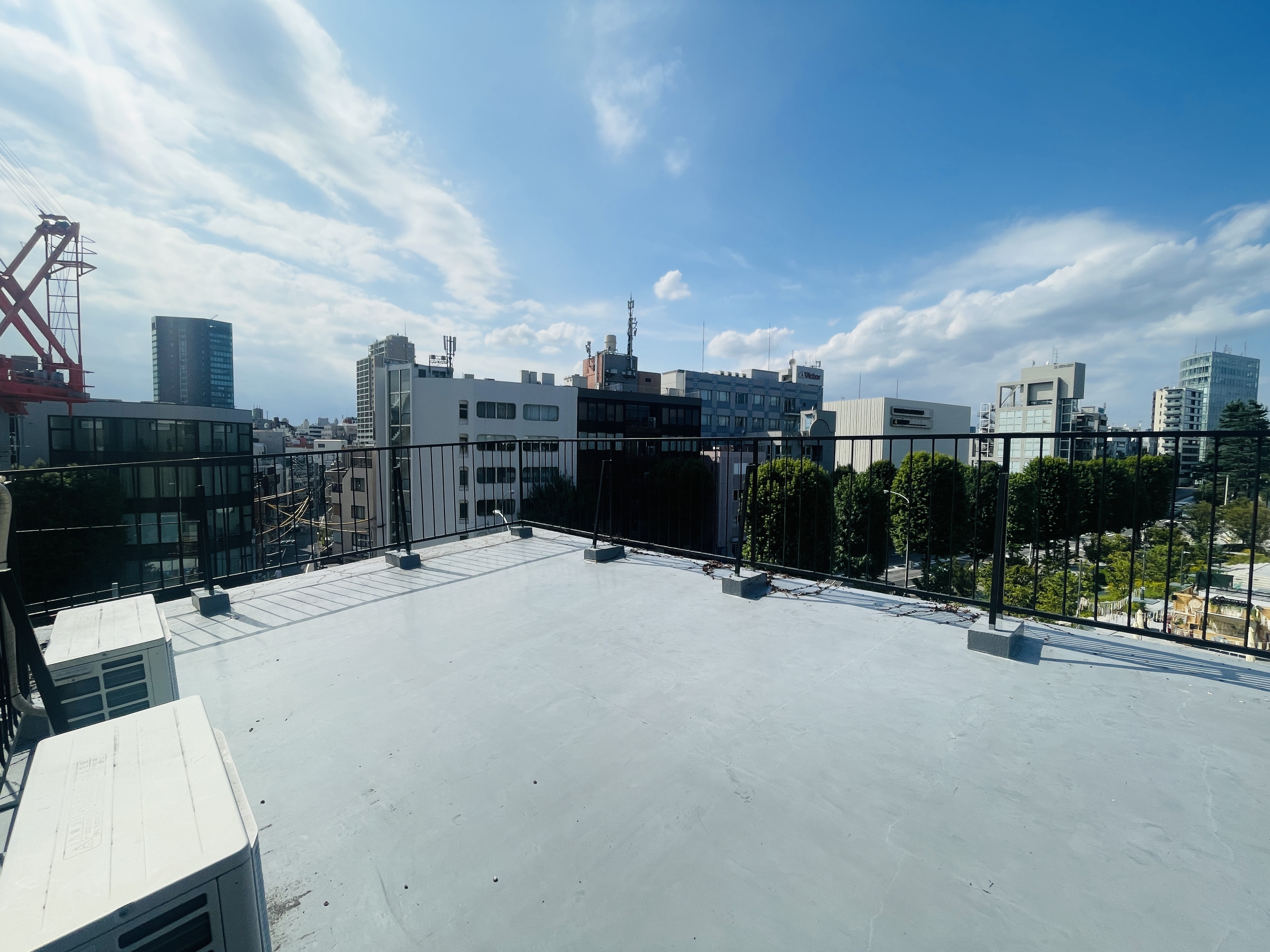 【国立競技場駅9分】展示会や撮影に適した白を基調とした自然光が入るスタジオ