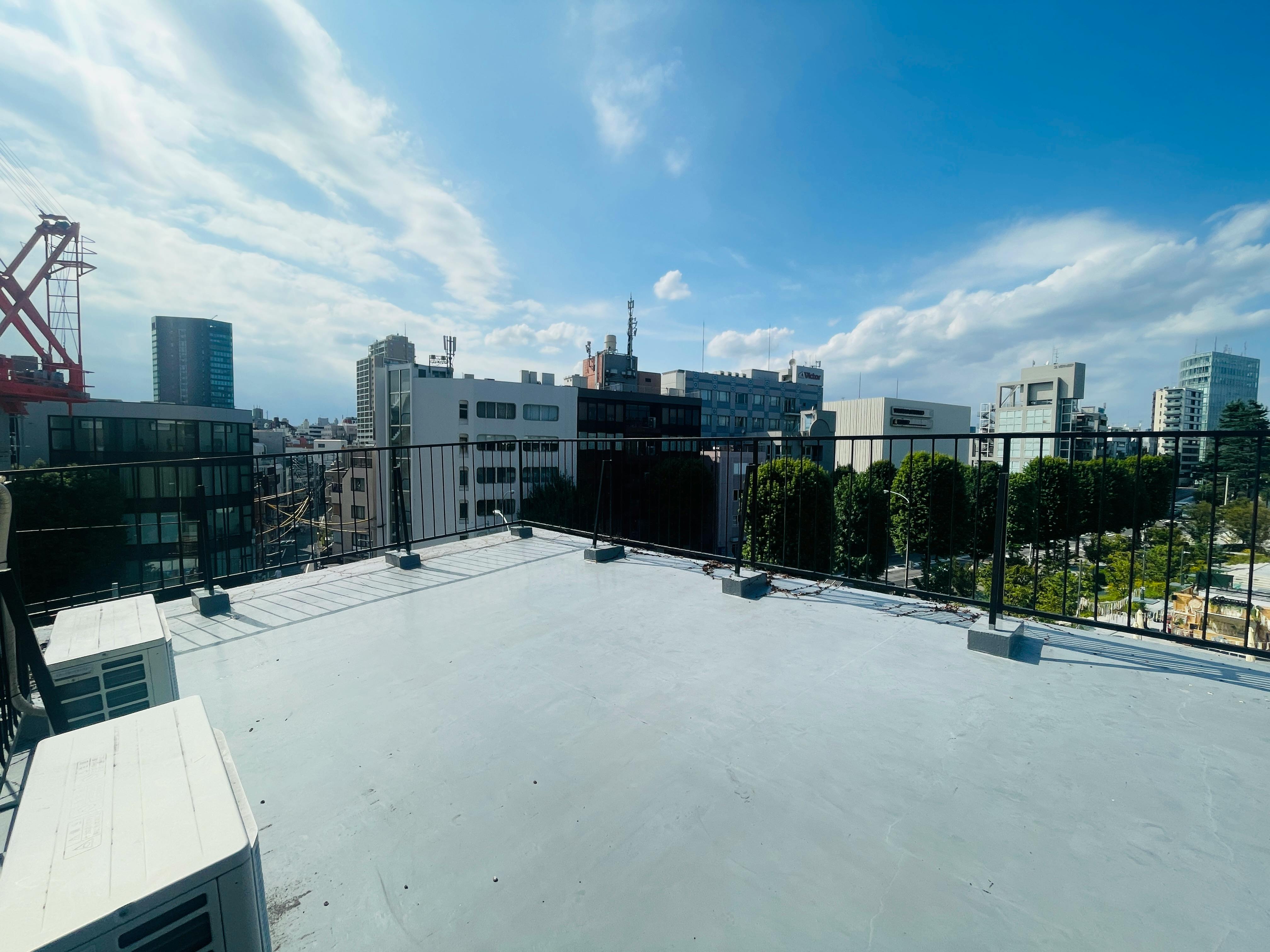 【国立競技場駅9分】展示会や撮影に適した白を基調とした自然光が入るスタジオ