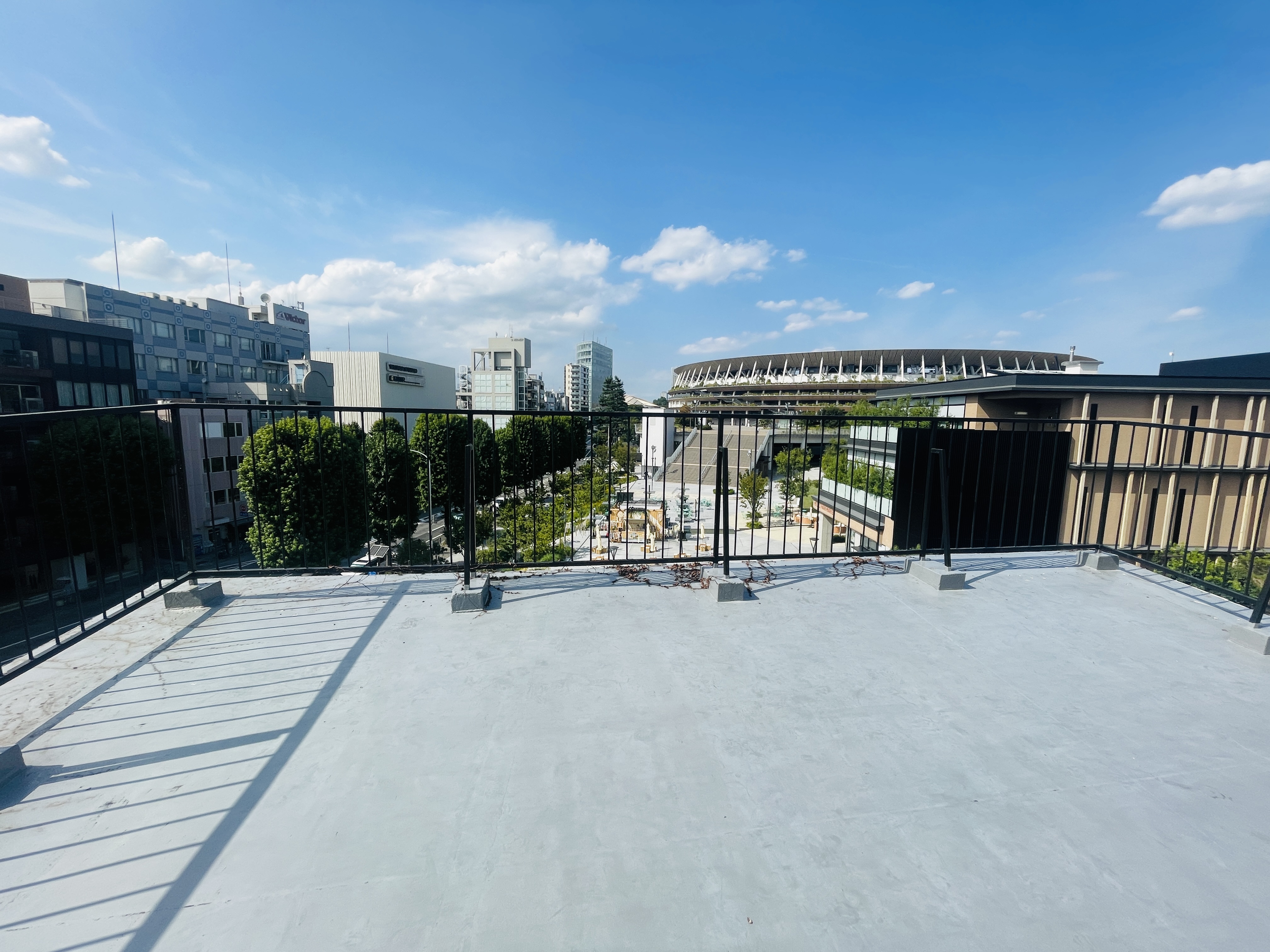 【国立競技場駅9分】展示会や撮影に適した白を基調とした自然光が入るスタジオ