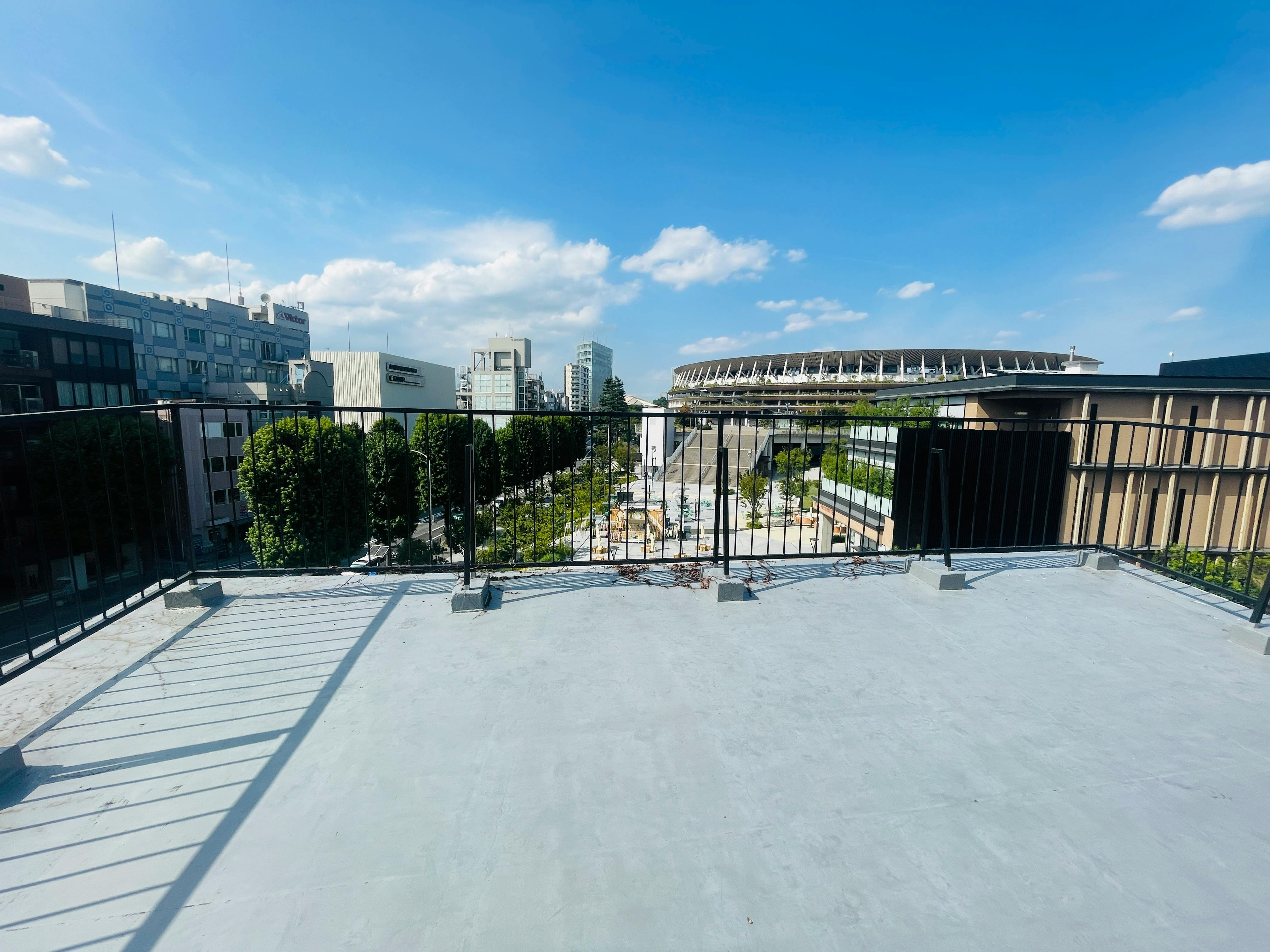 【国立競技場駅9分】展示会や撮影に適した白を基調とした自然光が入るスタジオ