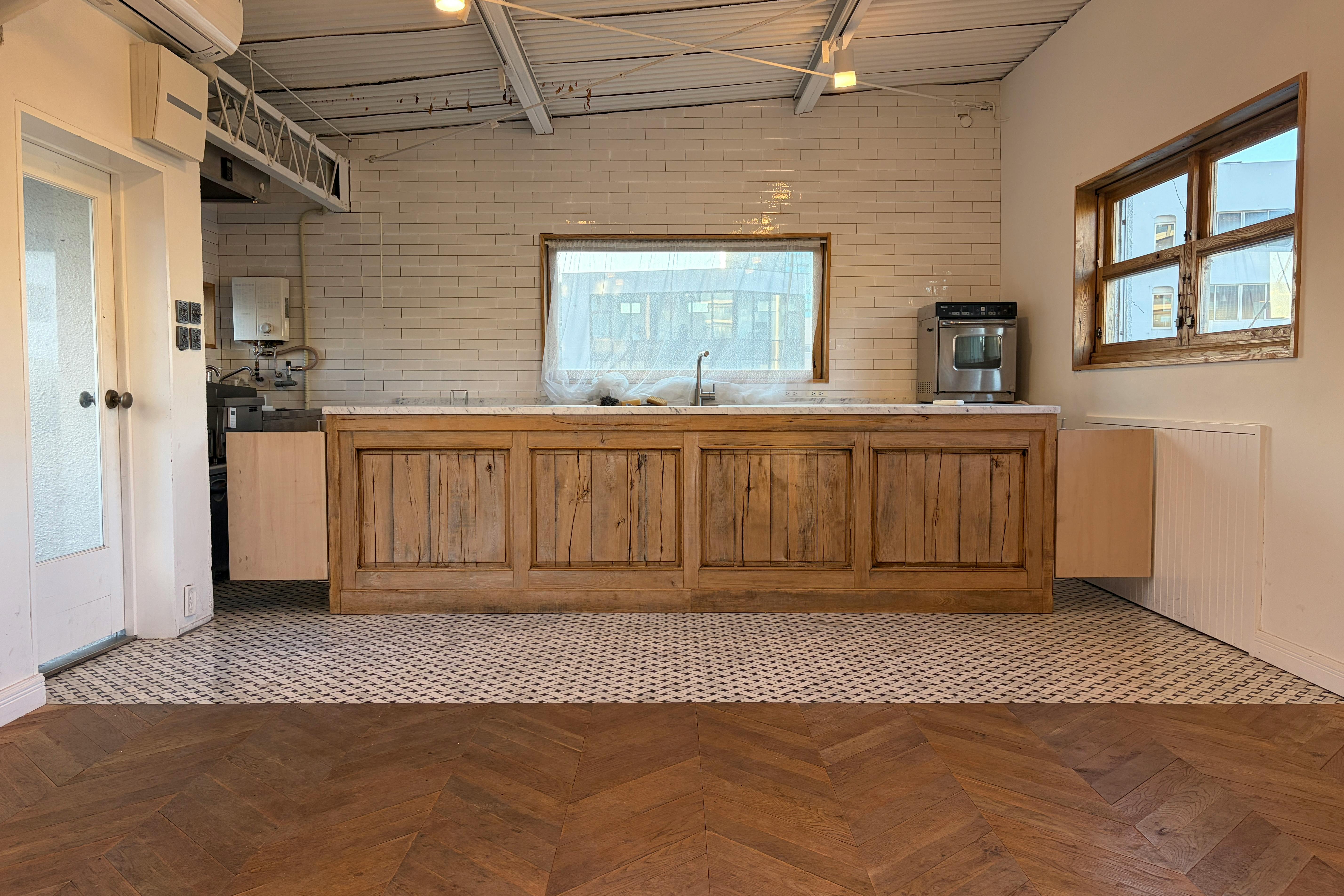 【国立競技場駅9分】展示会や撮影に適した白を基調とした自然光が入るスタジオ