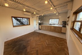 【国立競技場駅9分】展示会や撮影に適した白を基調とした自然光が入るスタジオ