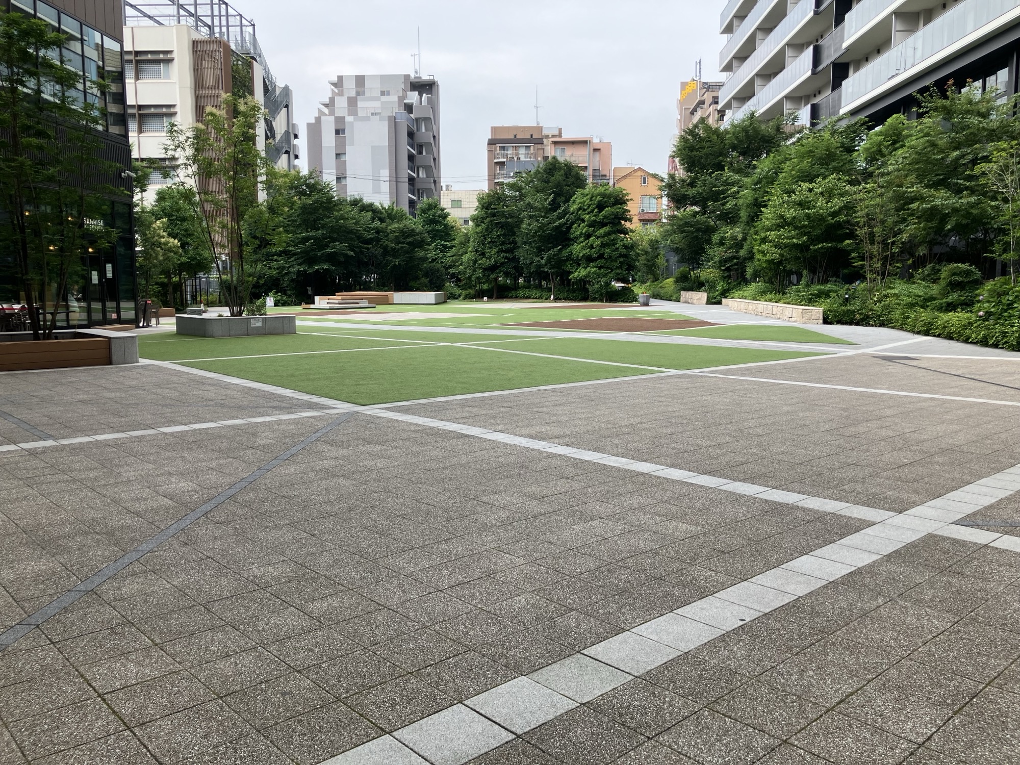 【KAMEIDO CLOCK】1Fカメクロステージ 大型イベントに最適な屋外催事イベントスペース