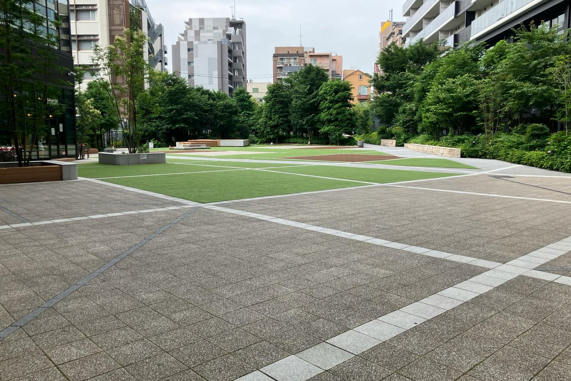 【KAMEIDO CLOCK】1Fカメクロステージ 大型イベントに最適な屋外催事イベントスペース