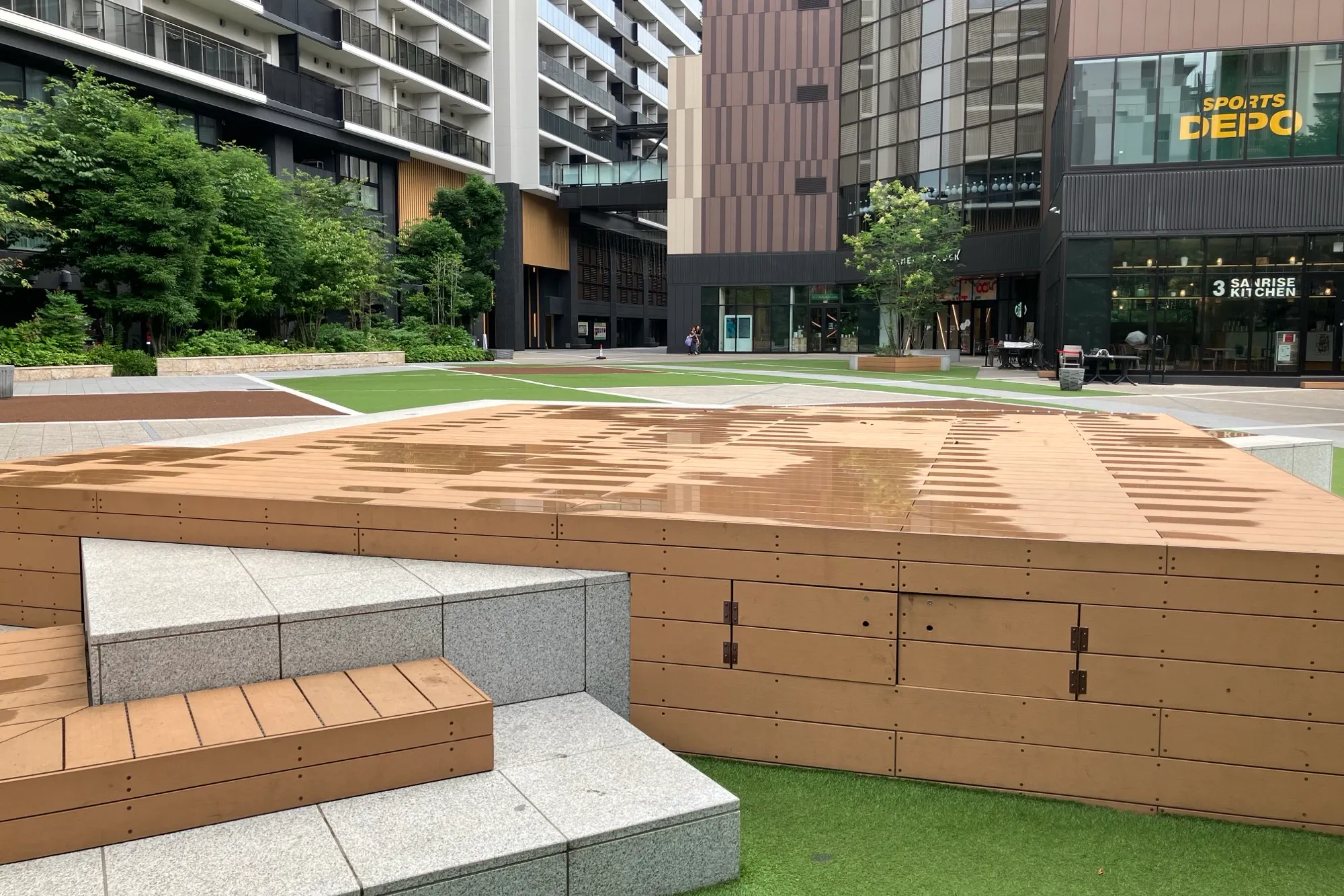 【KAMEIDO CLOCK】1Fカメクロステージ 大型イベントに最適な屋外催事イベントスペース