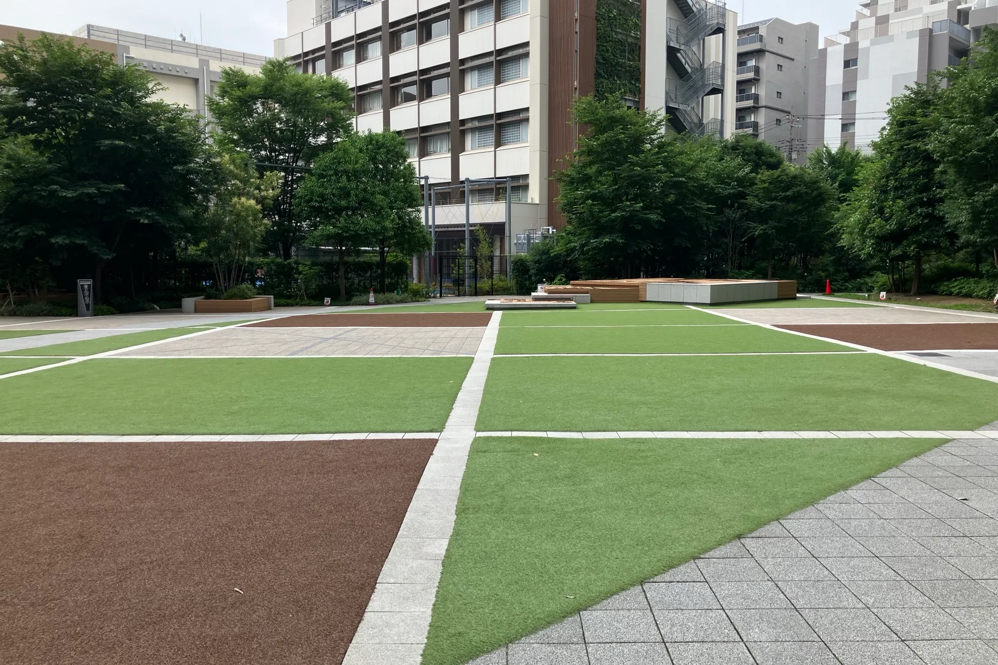 【KAMEIDO CLOCK】1Fカメクロステージ 大型イベントに最適な屋外催事イベントスペース