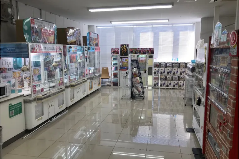 【メガセンタートライアル盛岡西バイパス店】ポップアップストアや出張販売に利用可能なゲームコーナー前の画像2