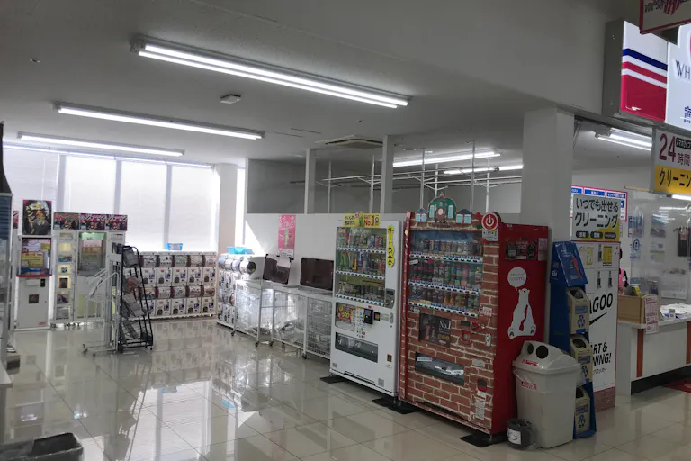 【メガセンタートライアル盛岡西バイパス店】ポップアップストアや出張販売に利用可能なゲームコーナー前の画像3
