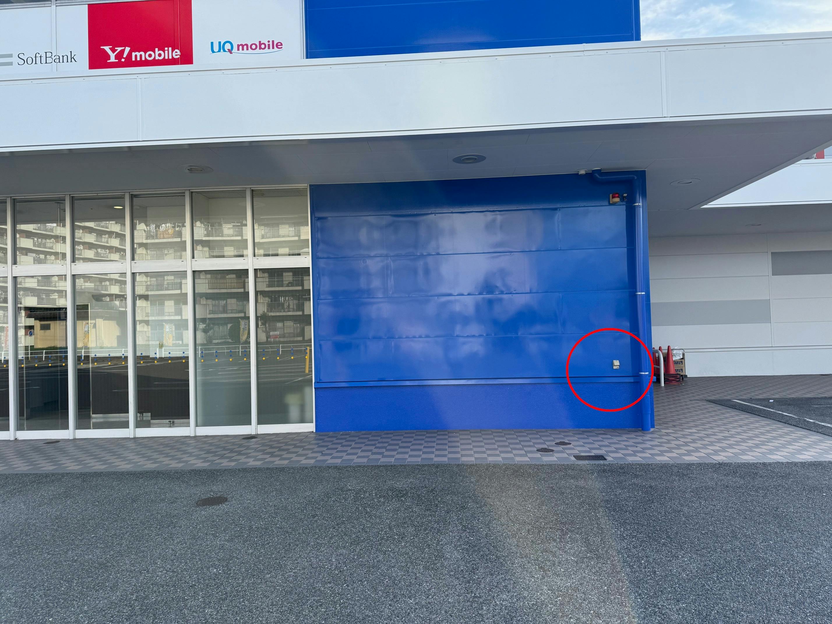 【エディオン柴田店】ポップアップ・プロモーション・キッチンカーの出店に適した入口前スペース