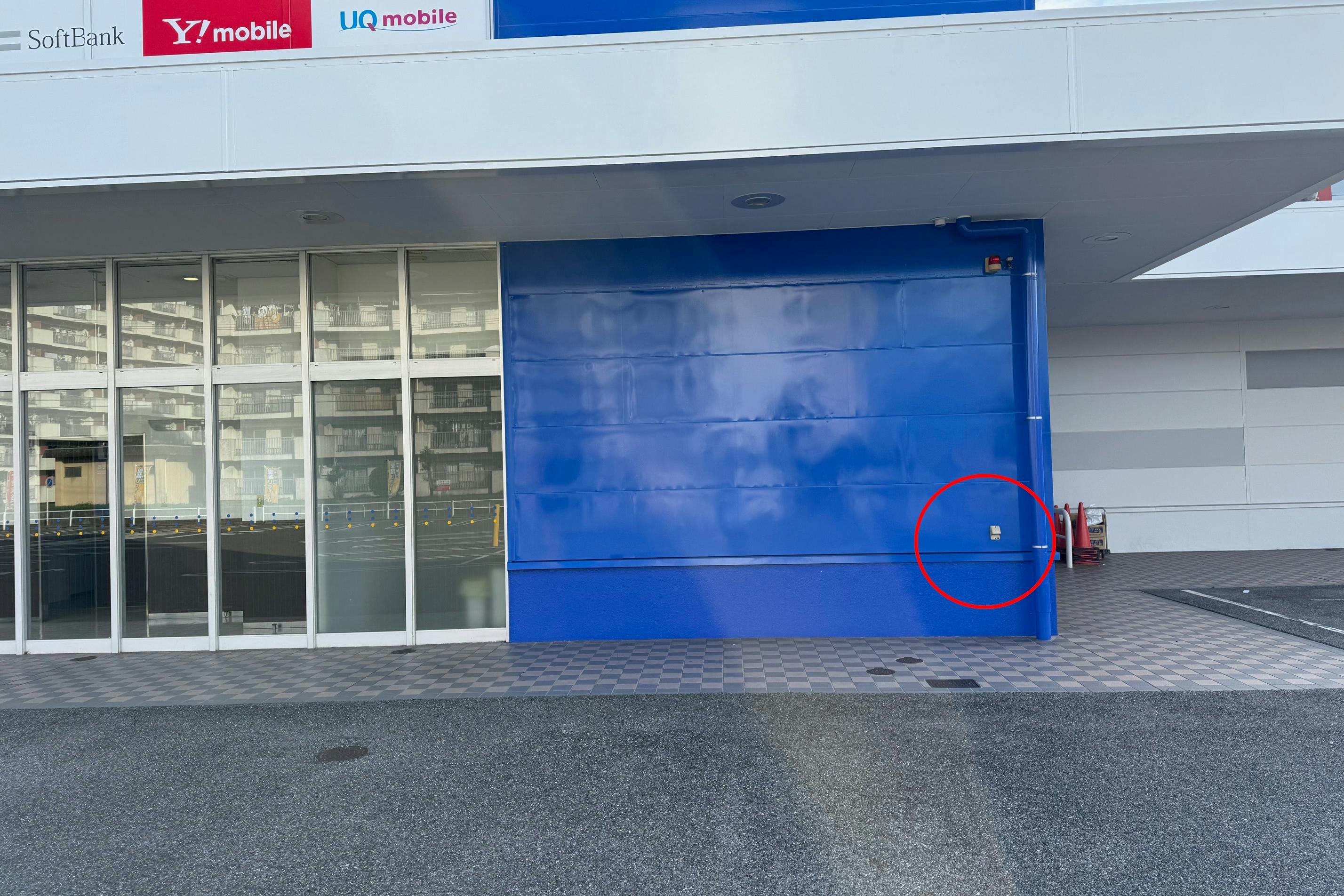 【エディオン柴田店】ポップアップ・プロモーション・キッチンカーの出店に適した入口前スペース