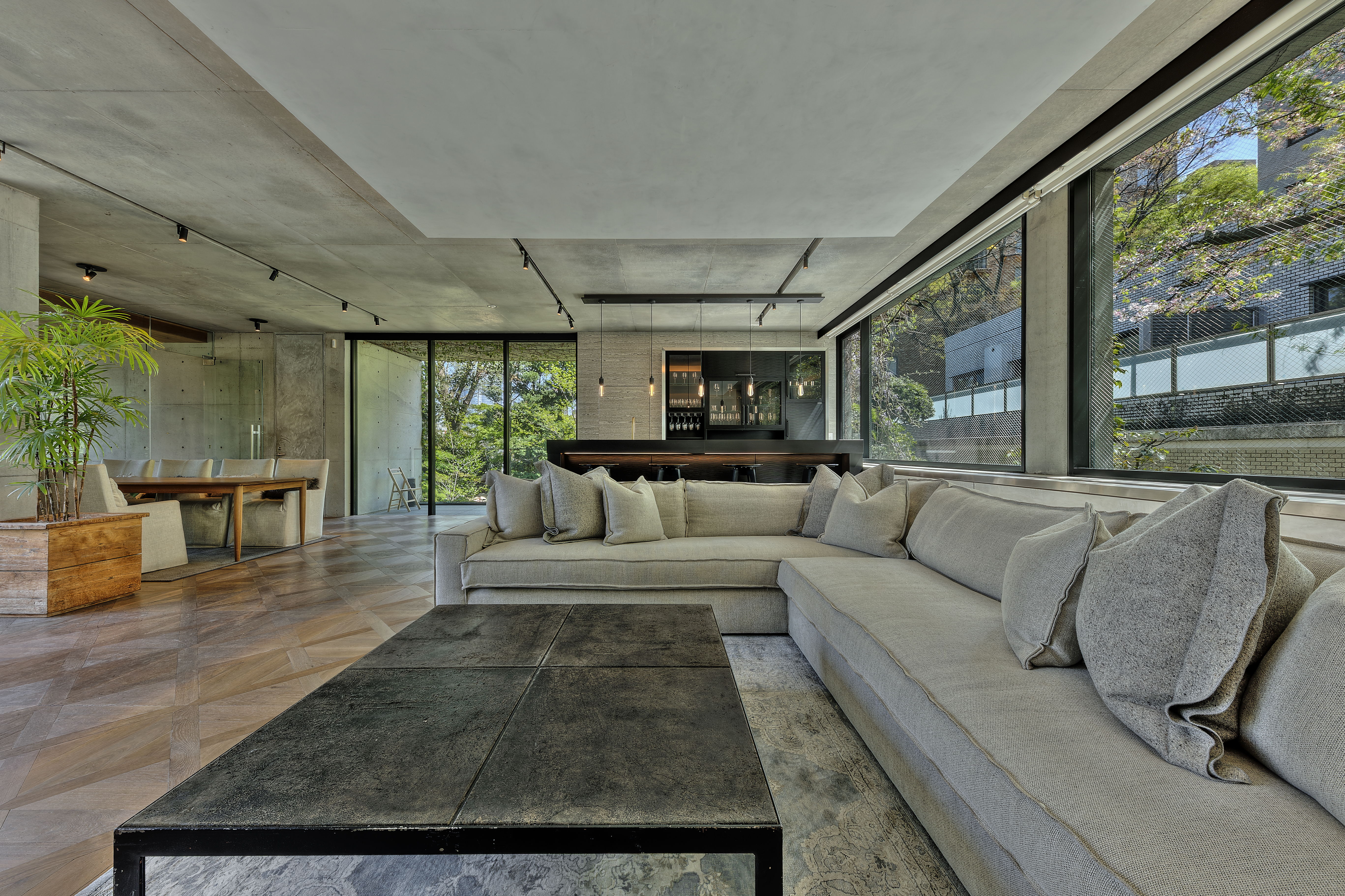 【表参道9分】海外のハイエンド家具で構成されたこだわりの空間がラグジュアリーシーンを演出。様々な用途でご利用いただけます。