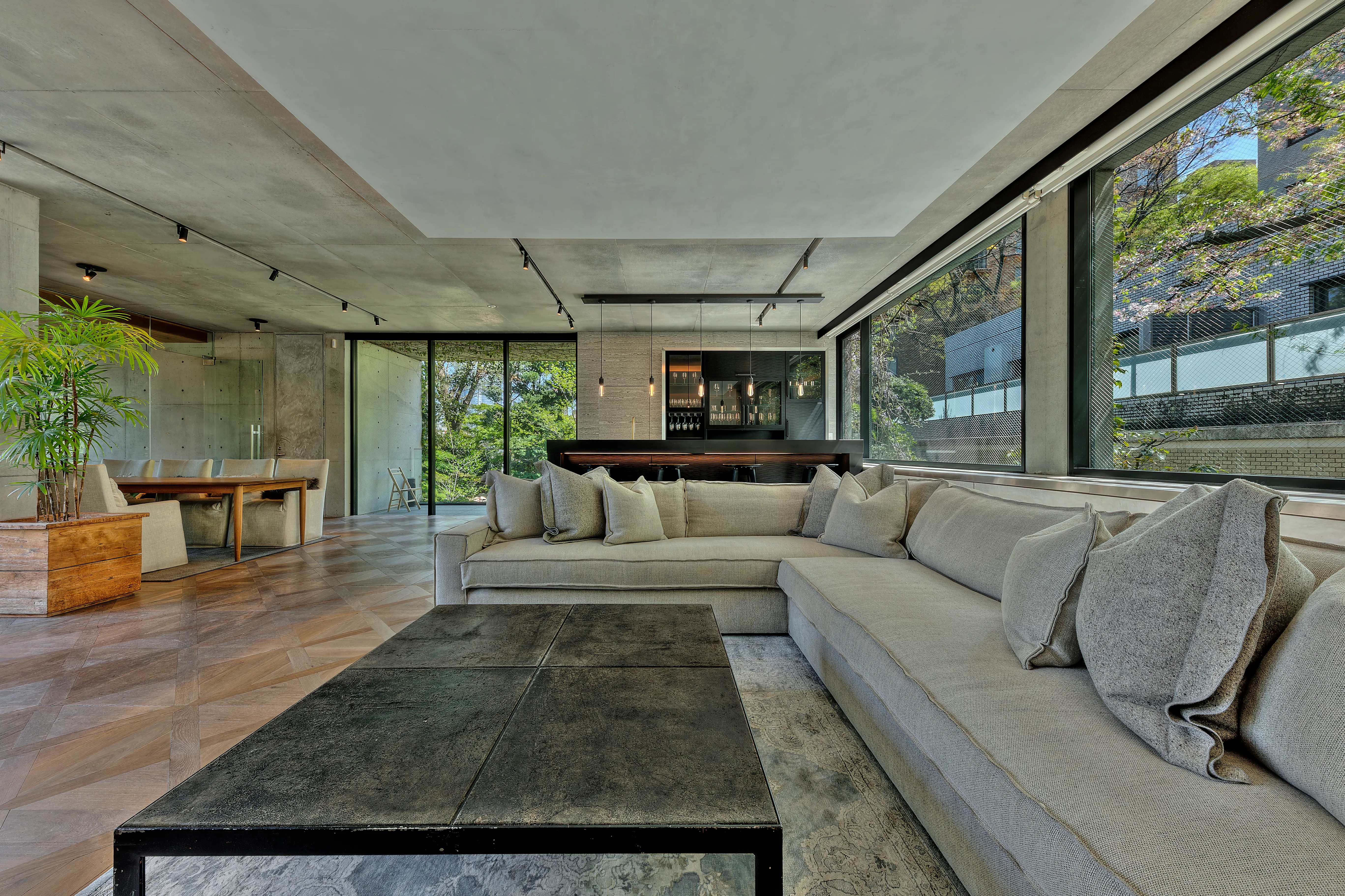 【表参道9分】海外のハイエンド家具で構成されたこだわりの空間がラグジュアリーシーンを演出。様々な用途でご利用いただけます。