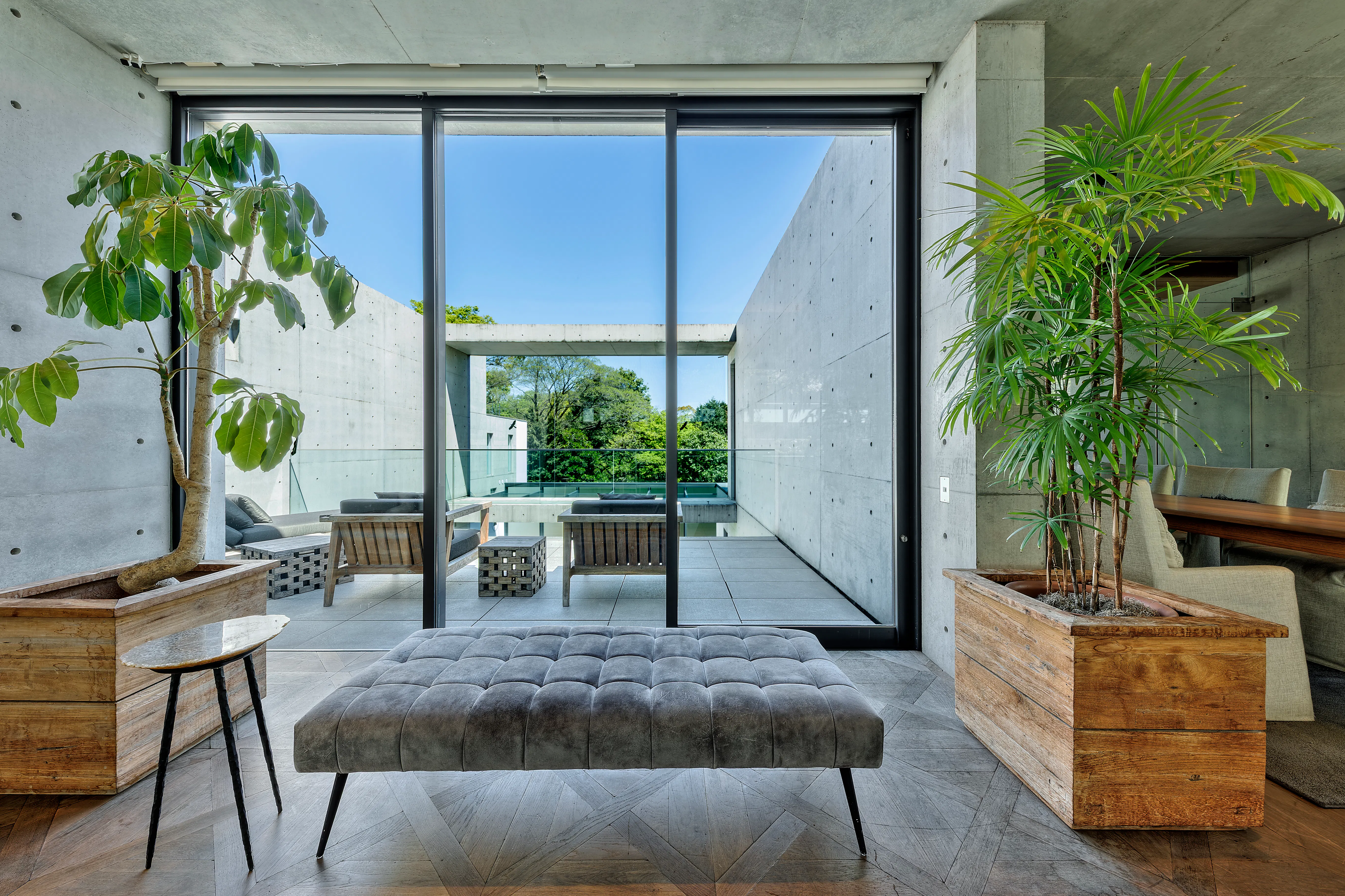 【表参道9分】海外のハイエンド家具で構成されたこだわりの空間がラグジュアリーシーンを演出。様々な用途でご利用いただけます。