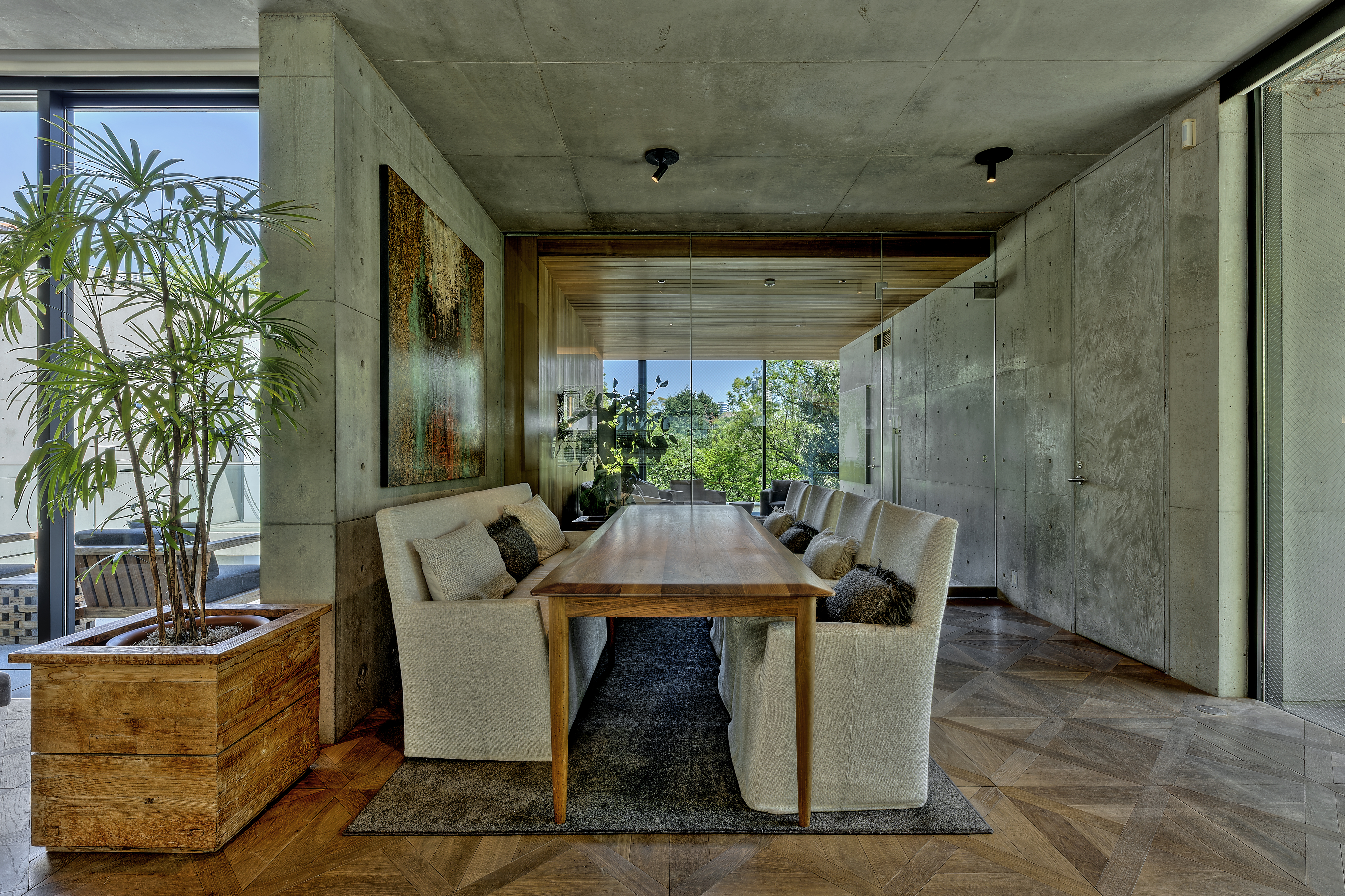 【表参道9分】海外のハイエンド家具で構成されたこだわりの空間がラグジュアリーシーンを演出。様々な用途でご利用いただけます。