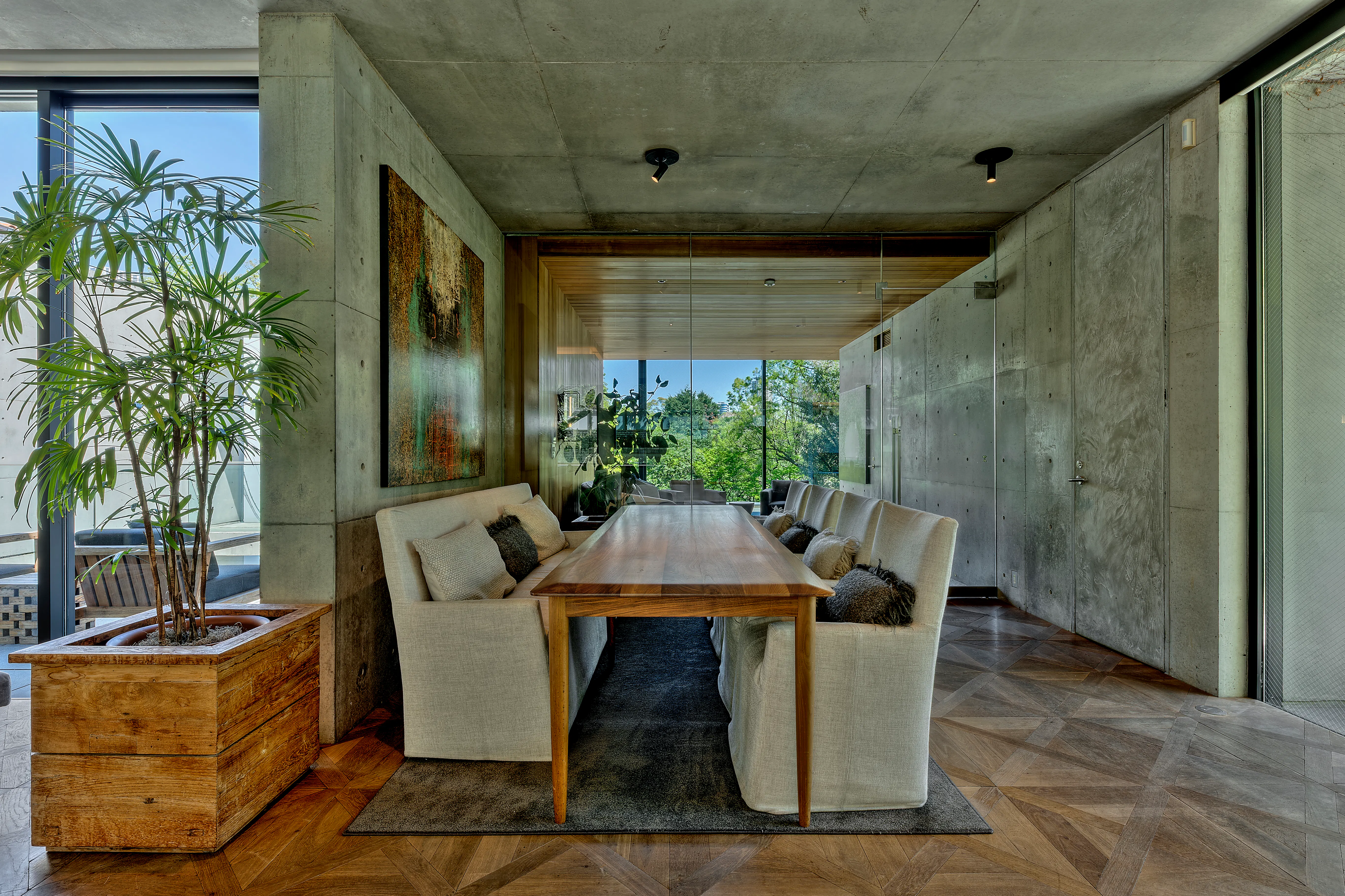 【表参道9分】海外のハイエンド家具で構成されたこだわりの空間がラグジュアリーシーンを演出。様々な用途でご利用いただけます。