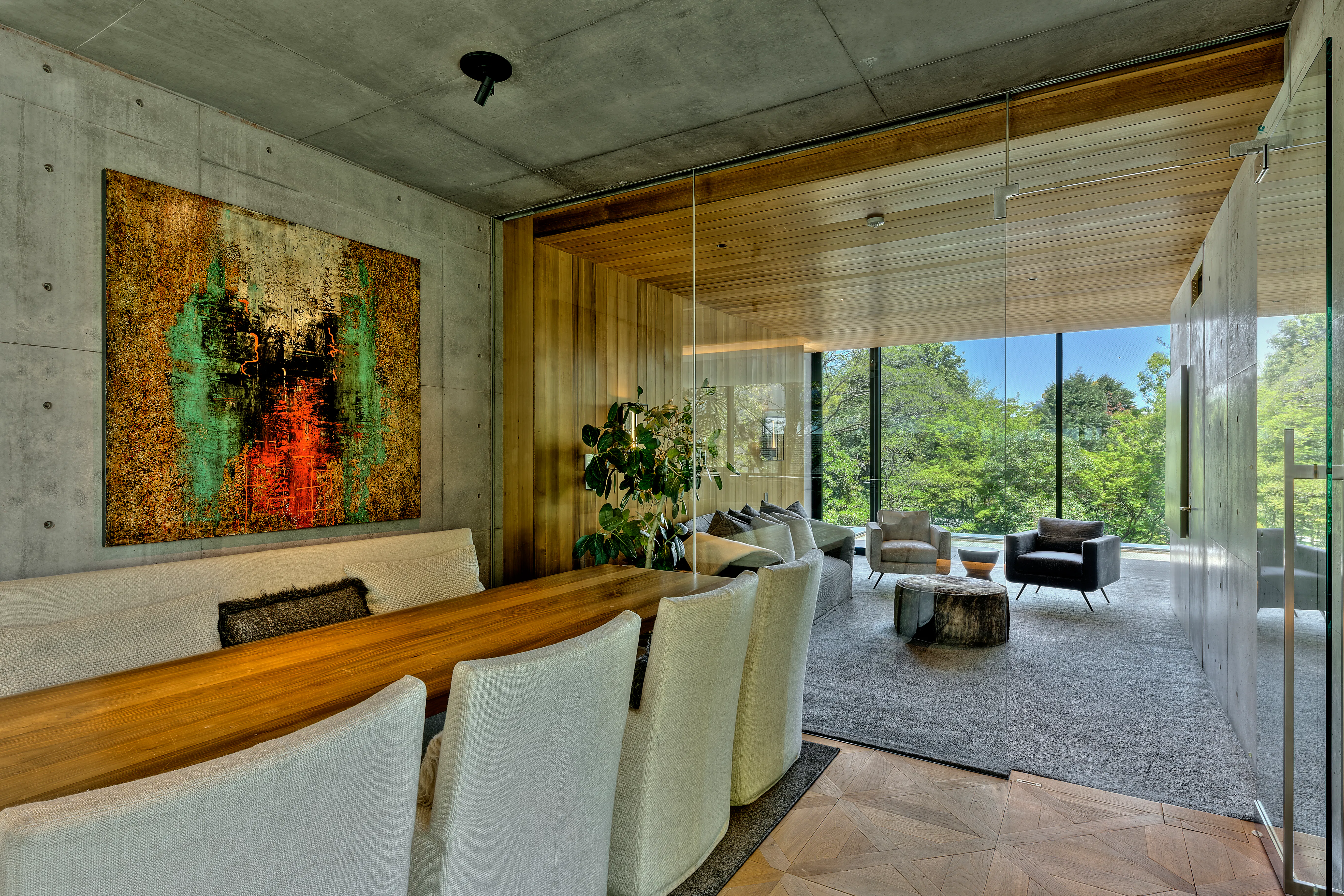 【表参道9分】海外のハイエンド家具で構成されたこだわりの空間がラグジュアリーシーンを演出。様々な用途でご利用いただけます。