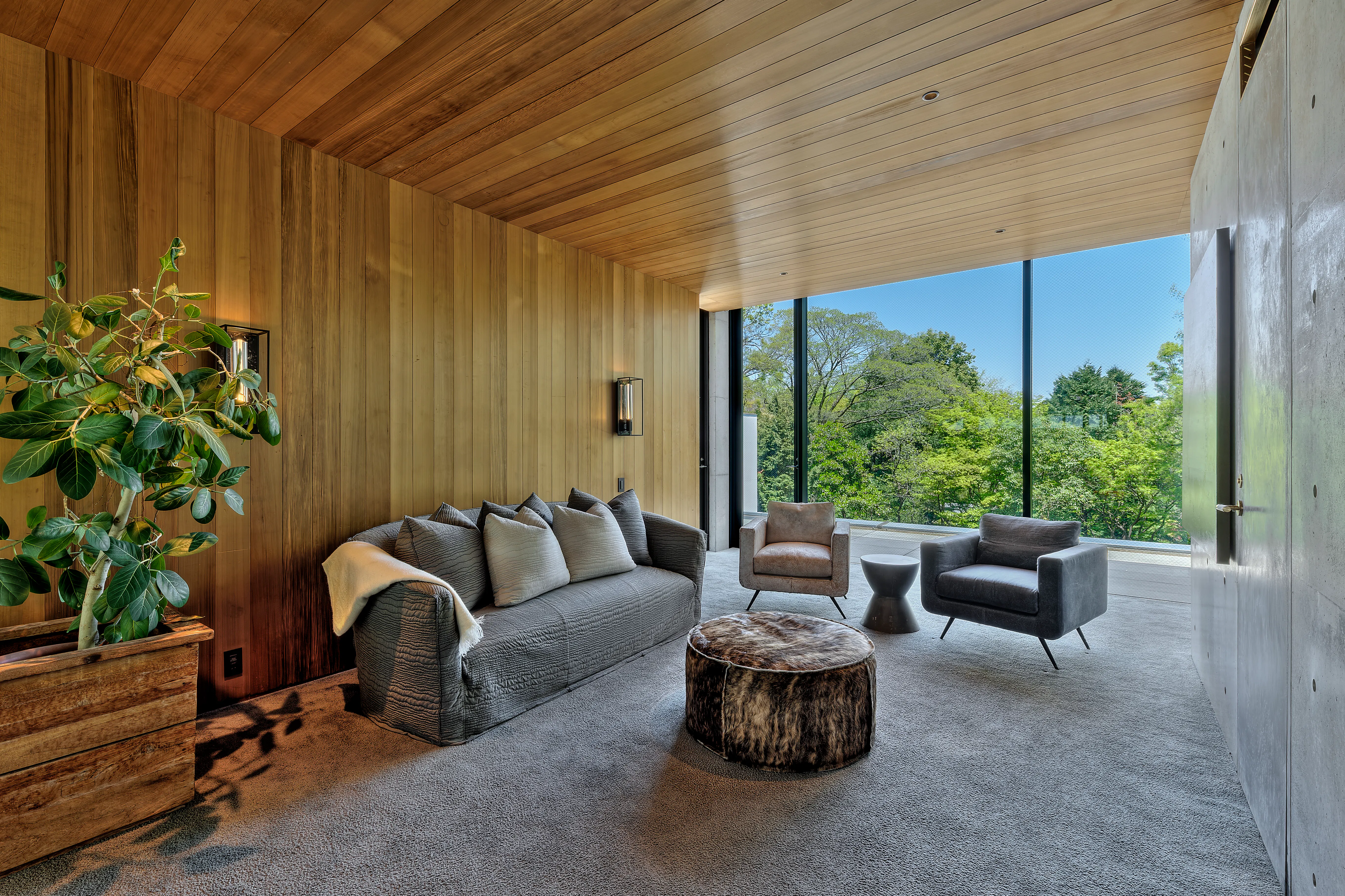 【表参道9分】海外のハイエンド家具で構成されたこだわりの空間がラグジュアリーシーンを演出。様々な用途でご利用いただけます。