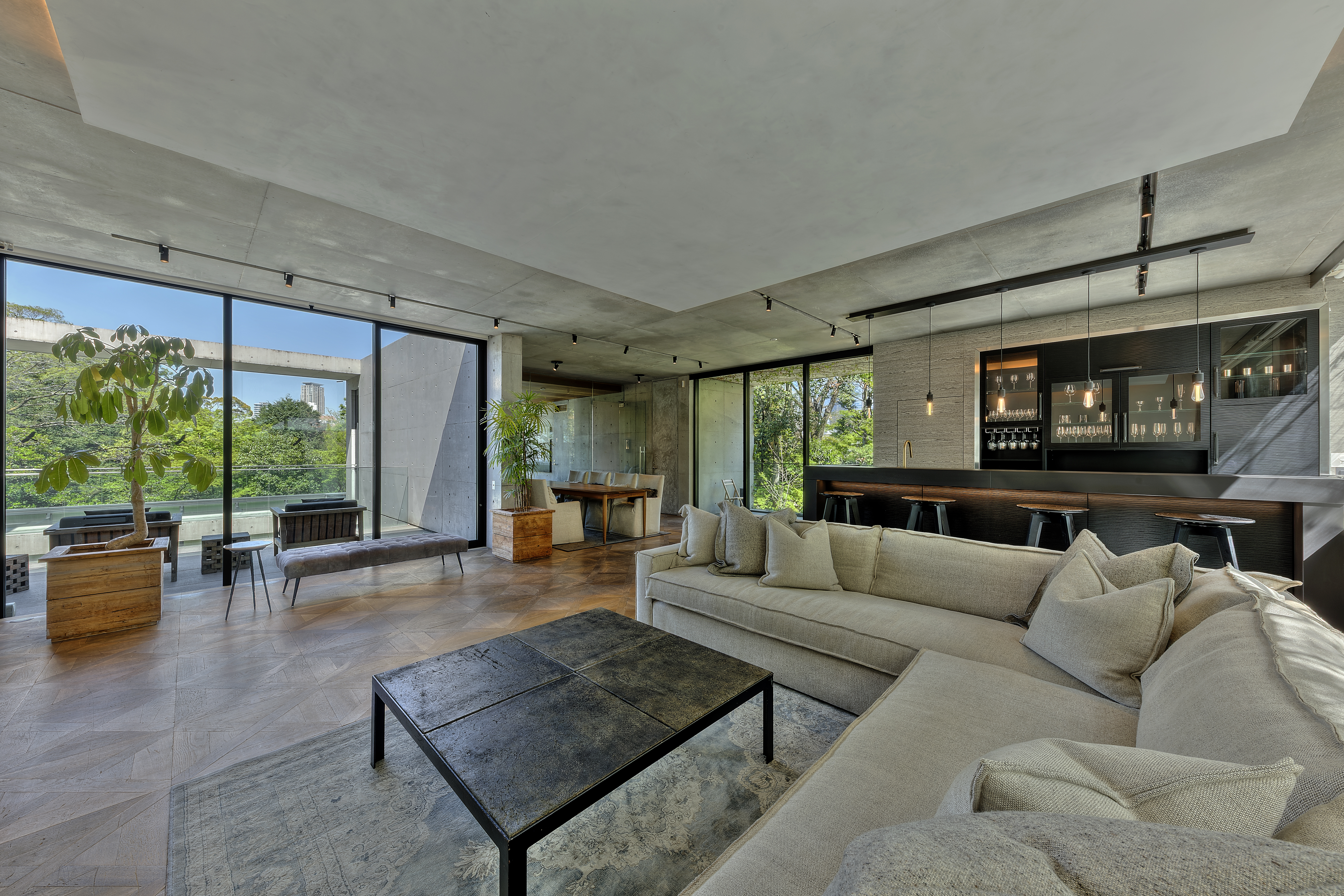 【表参道9分】海外のハイエンド家具で構成されたこだわりの空間がラグジュアリーシーンを演出。様々な用途でご利用いただけます。