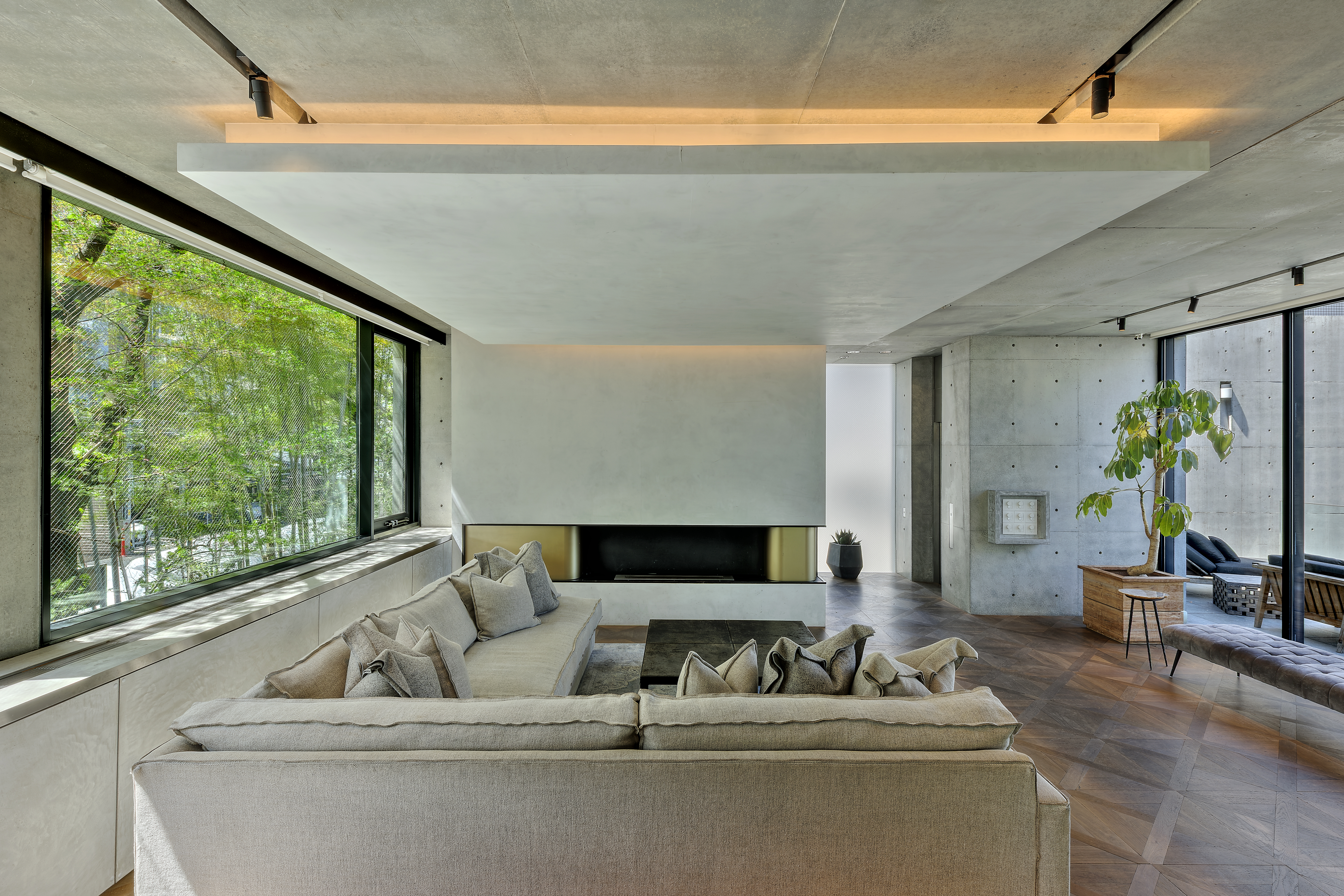 【表参道9分】海外のハイエンド家具で構成されたこだわりの空間がラグジュアリーシーンを演出。様々な用途でご利用いただけます。