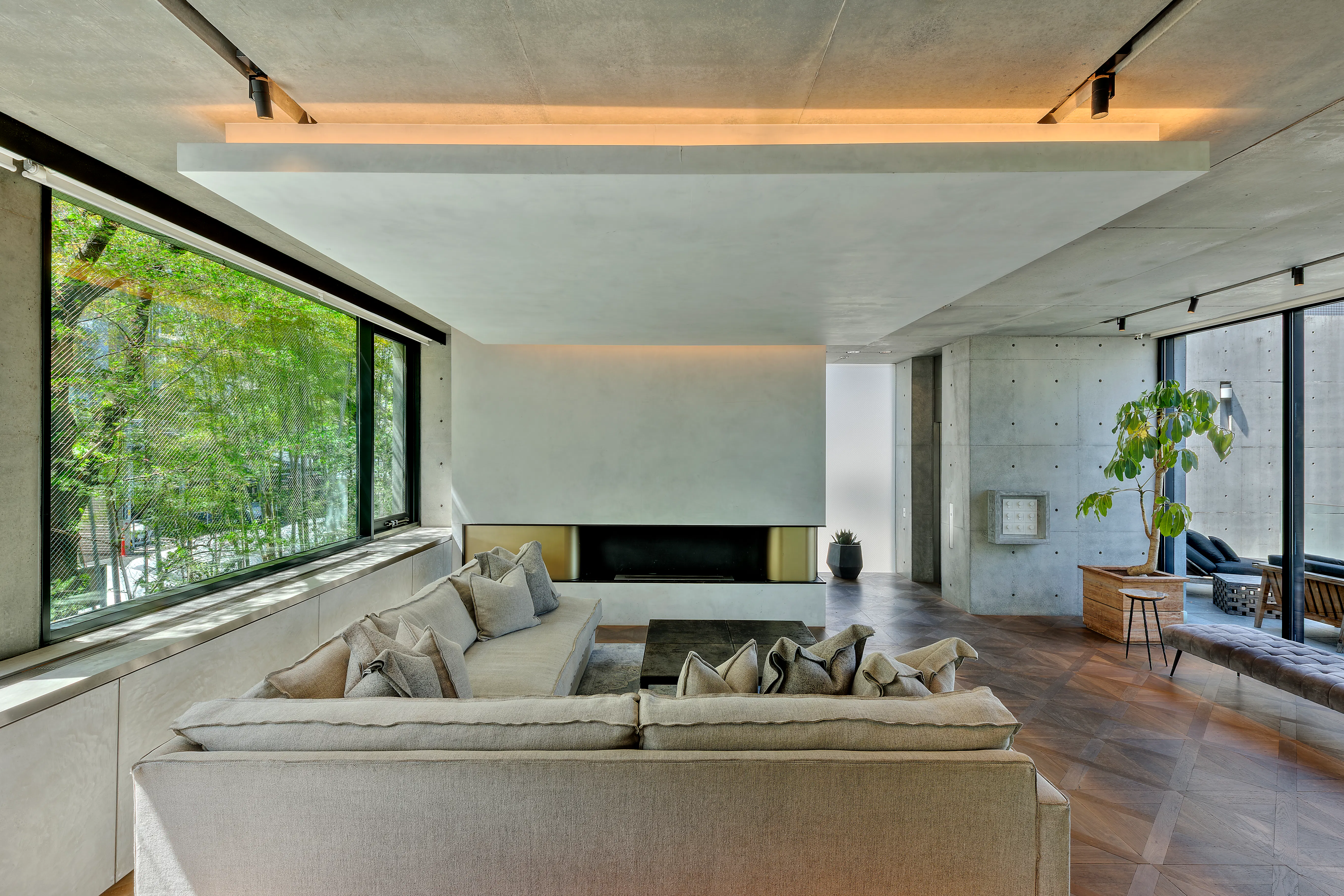 【表参道9分】海外のハイエンド家具で構成されたこだわりの空間がラグジュアリーシーンを演出。様々な用途でご利用いただけます。