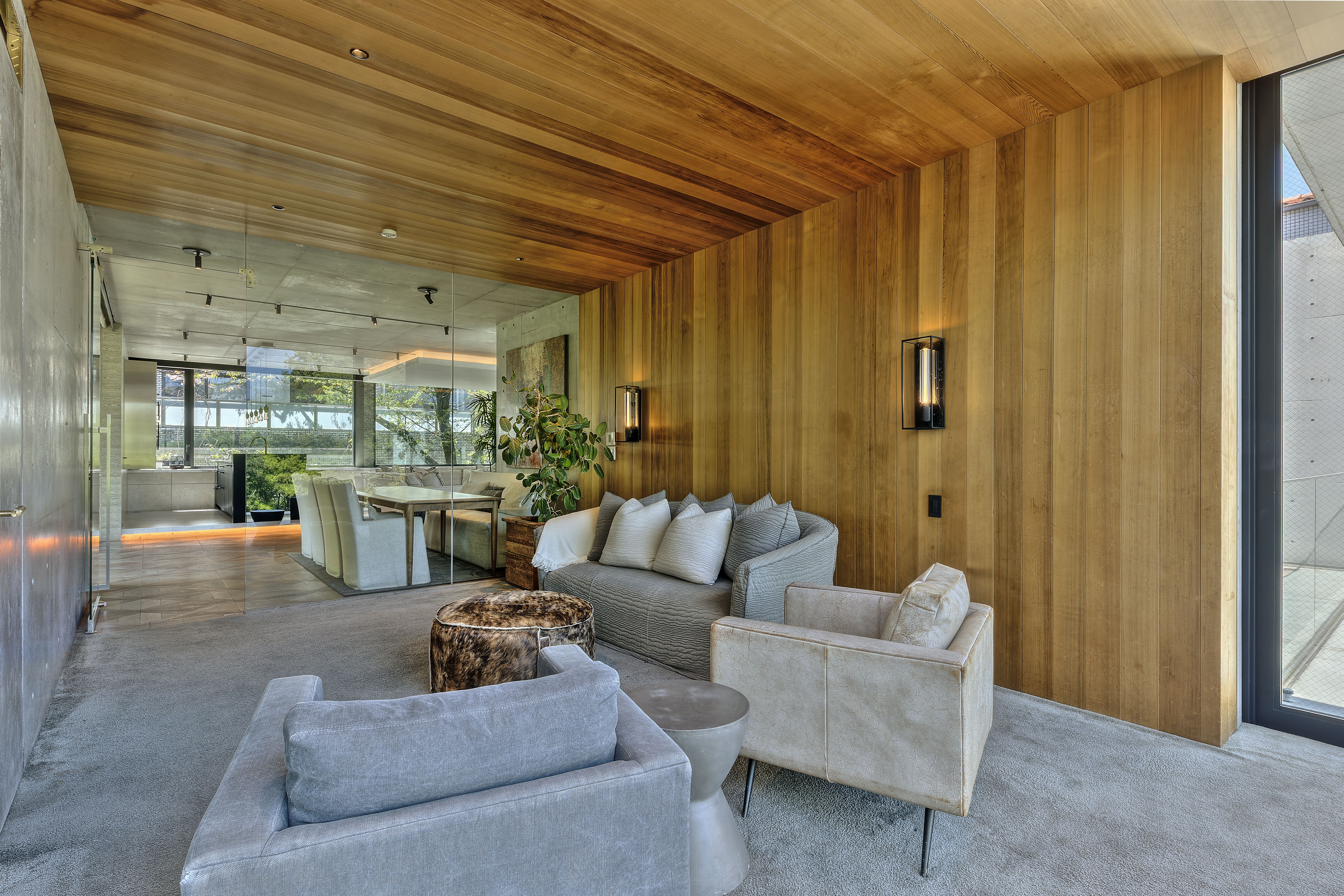 【表参道9分】海外のハイエンド家具で構成されたこだわりの空間がラグジュアリーシーンを演出。様々な用途でご利用いただけます。