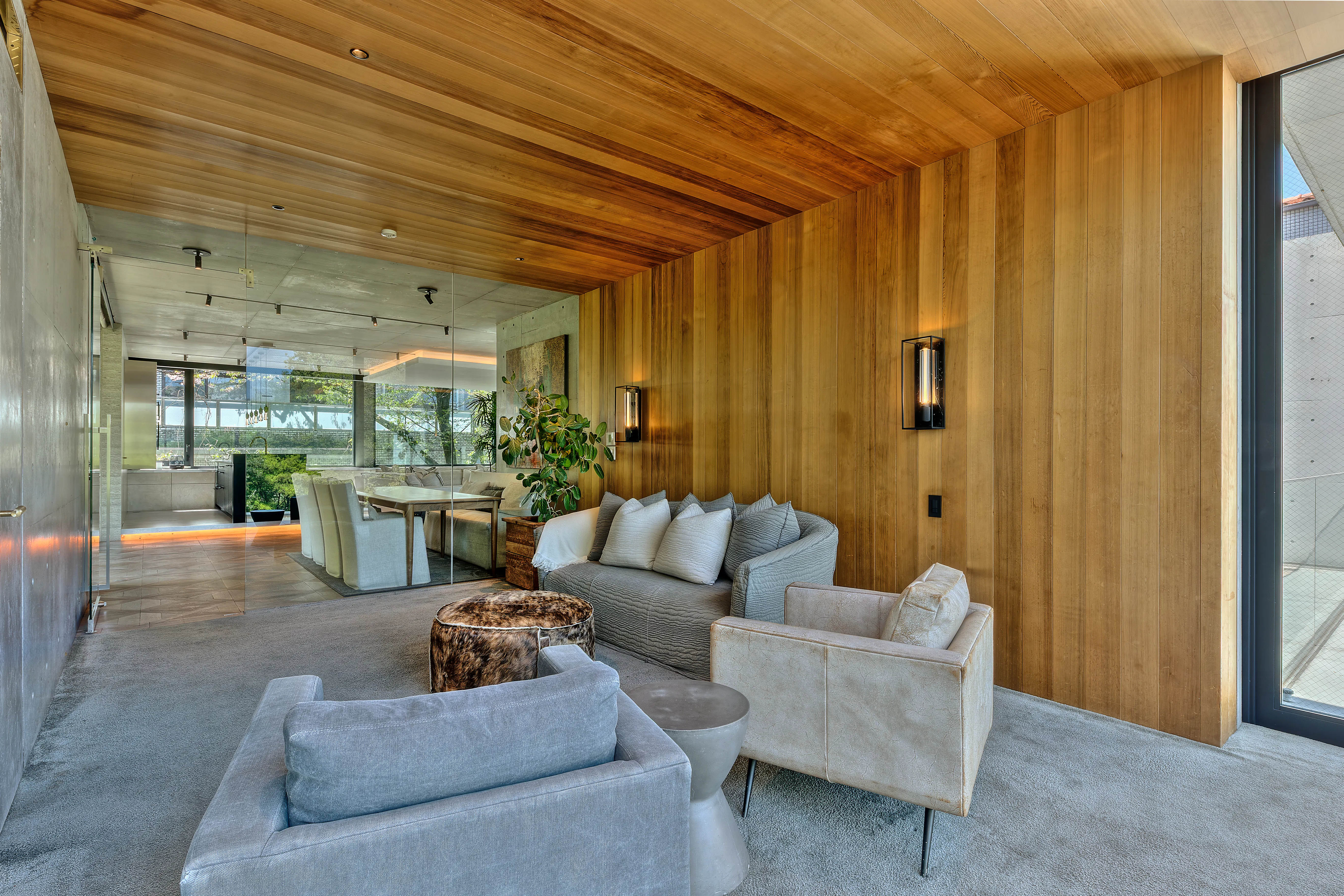 【表参道9分】海外のハイエンド家具で構成されたこだわりの空間がラグジュアリーシーンを演出。様々な用途でご利用いただけます。