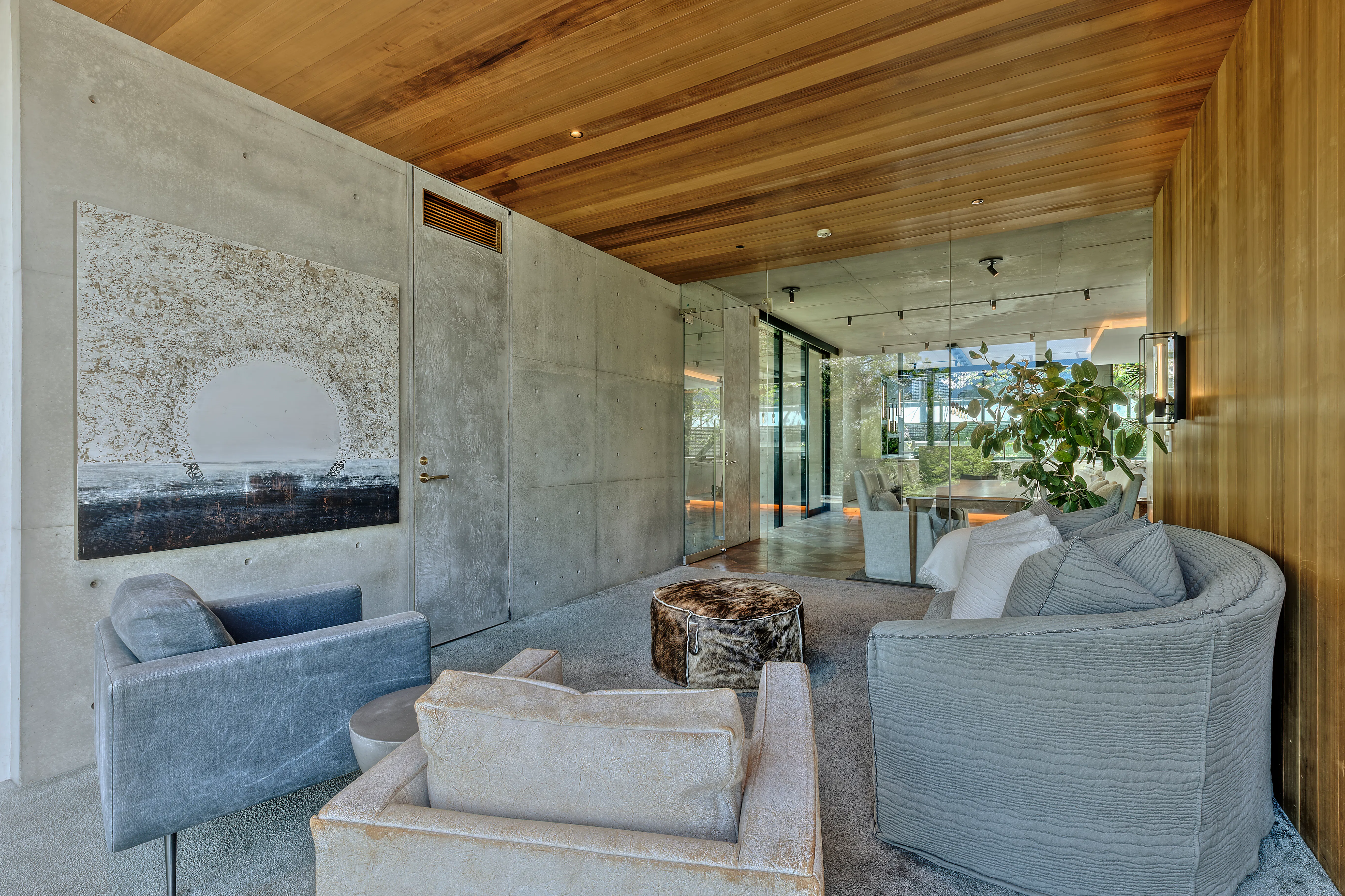 【表参道9分】海外のハイエンド家具で構成されたこだわりの空間がラグジュアリーシーンを演出。様々な用途でご利用いただけます。