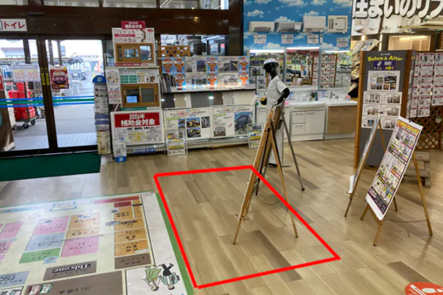 【ダイシン柳生店】入口横レジ付近 プロモーションや物販に最適なホームセンター内階段前の催事イベントスペース