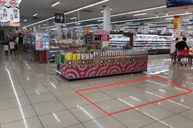 【西友 江南店】1階食品売場催事場(レジ横) ポップアップストア(物販、食物販)やプロモーション用途に最適なスーパー店内催事イベントスペース