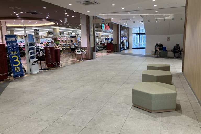 【SOCOLA所沢】1階エスカレーター下 物販、食物販のポップアップストアや販促プロモーションに最適な催事イベントスペースの画像2