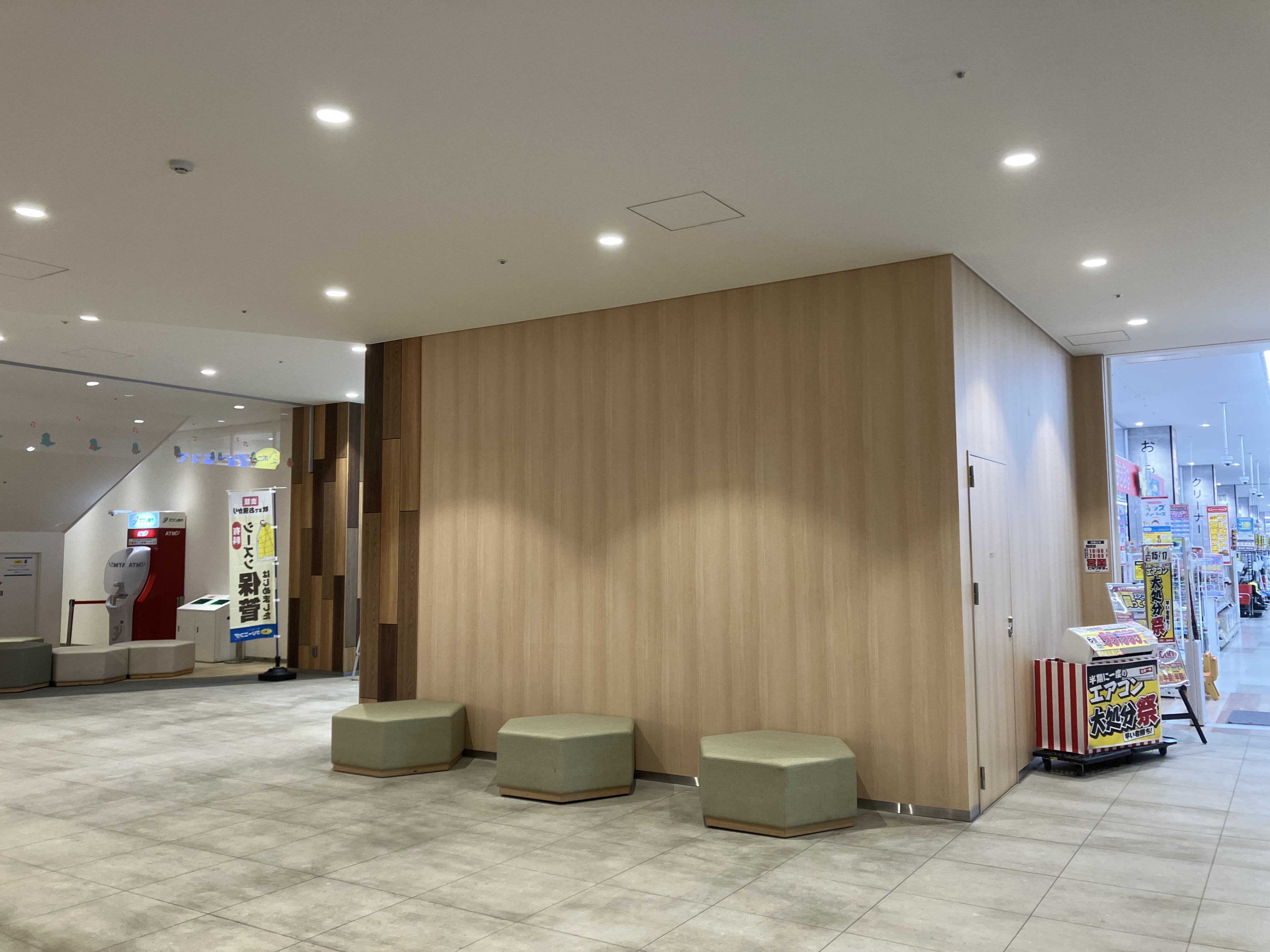 【SOCOLA所沢】1階エスカレーター下 物販、食物販のポップアップストアや販促プロモーションに最適な催事イベントスペース