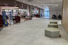 【SOCOLA所沢】1階エスカレーター下 物販、食物販のポップアップストアや販促プロモーションに最適な催事イベントスペース