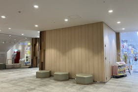 【SOCOLA所沢】1階エスカレーター下 物販、食物販のポップアップストアや販促プロモーションに最適な催事イベントスペース