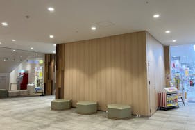 【SOCOLA所沢】1階エスカレーター下 物販、食物販のポップアップストアや販促プロモーションに最適な催事イベントスペース