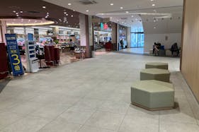 【SOCOLA所沢】1階エスカレーター下 物販、食物販のポップアップストアや販促プロモーションに最適な催事イベントスペース