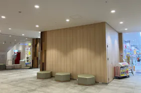 【SOCOLA所沢】1階エスカレーター下 物販、食物販のポップアップストアや販促プロモーションに最適な催事イベントスペース