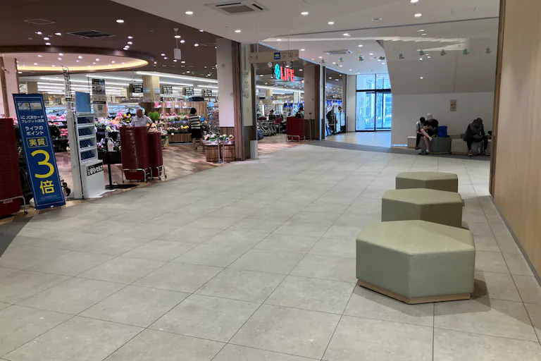 【SOCOLA所沢】1階エスカレーター下 物販、食物販のポップアップストアや販促プロモーションに最適な催事イベントスペースの画像2