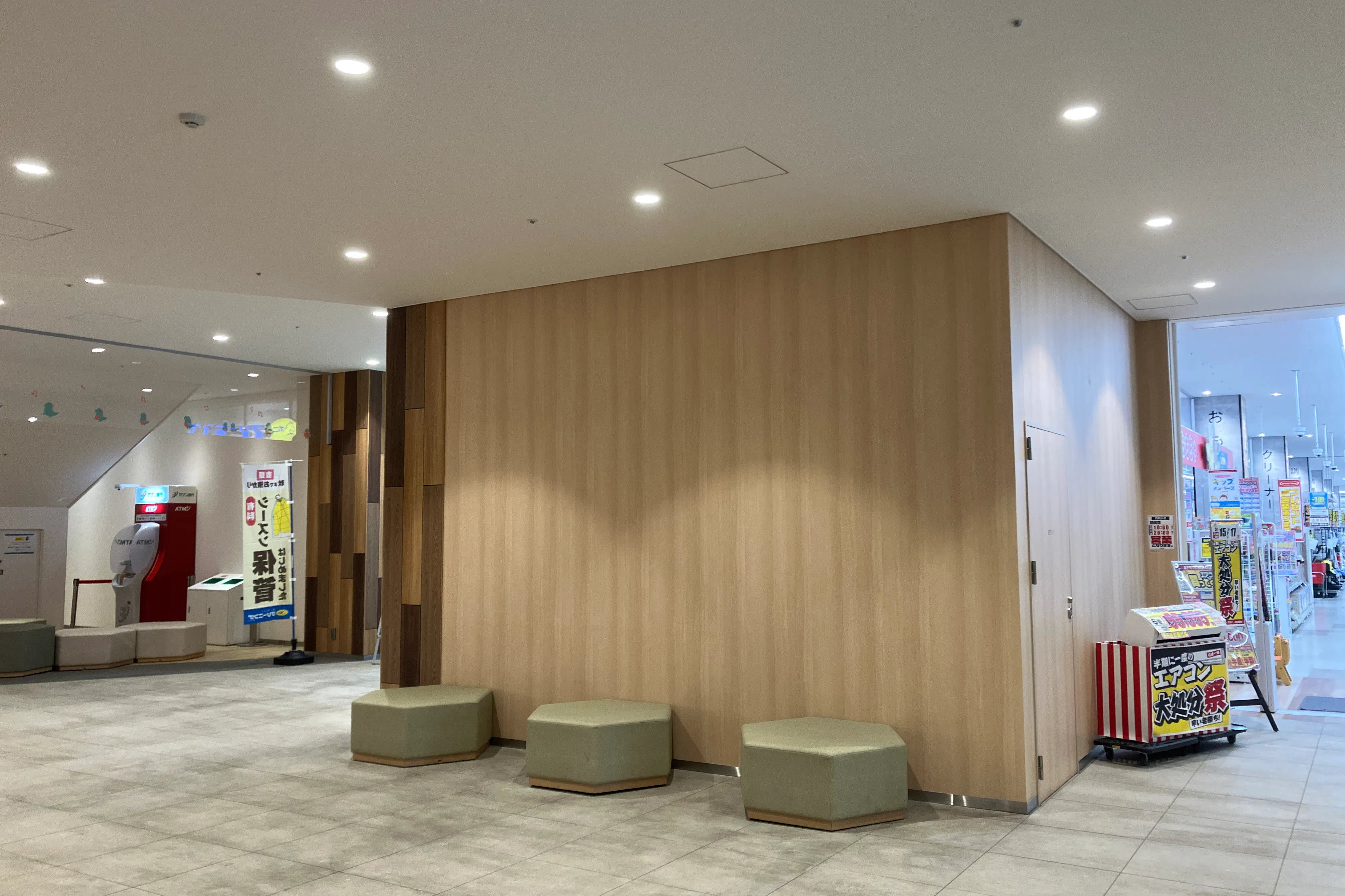 【SOCOLA所沢】1階エスカレーター下 物販、食物販のポップアップストアや販促プロモーションに最適な催事イベントスペース