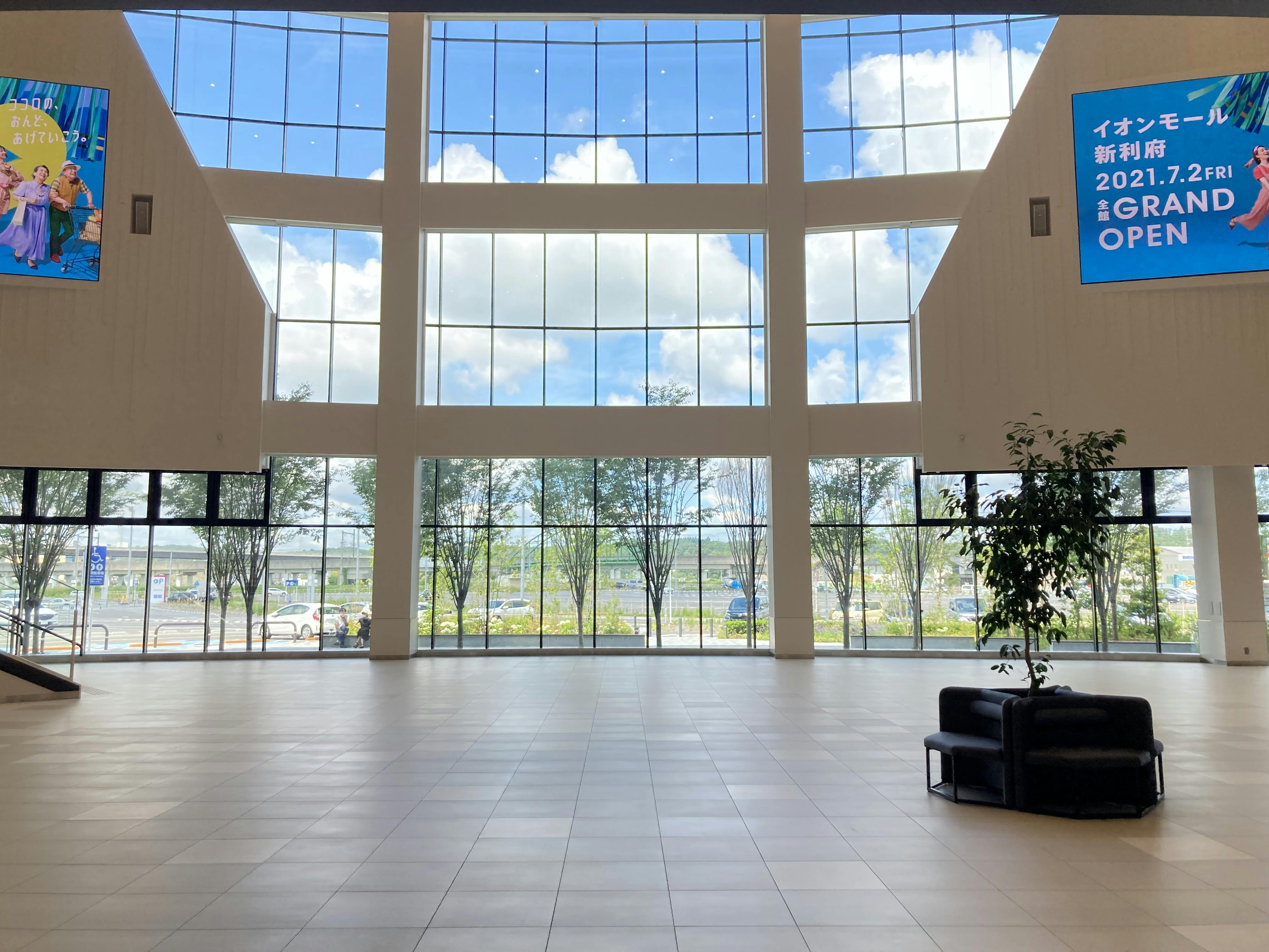 【イオンモール新利府】１階 ライブスクエアの画像