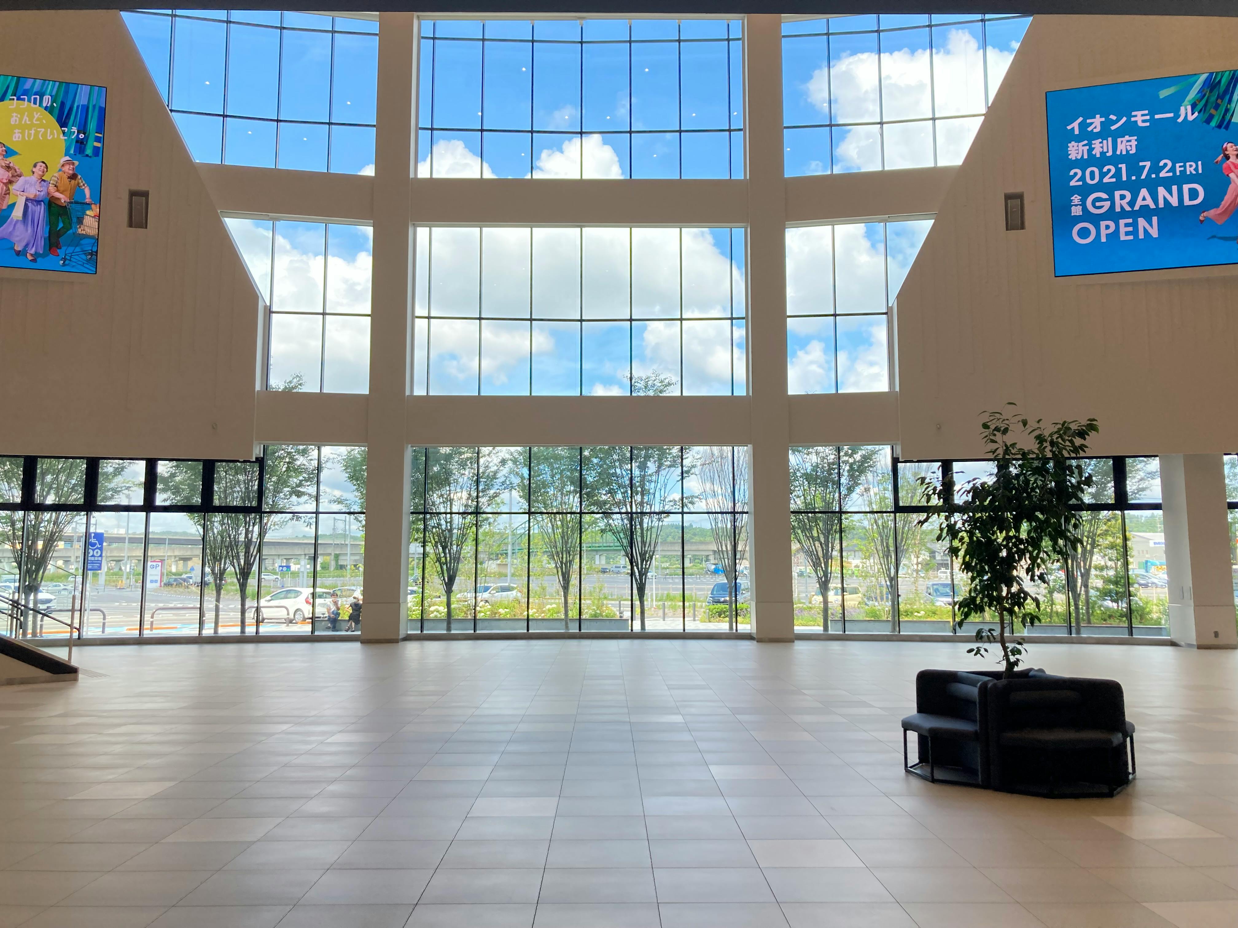 【イオンモール新利府】1階 ライブスクエア