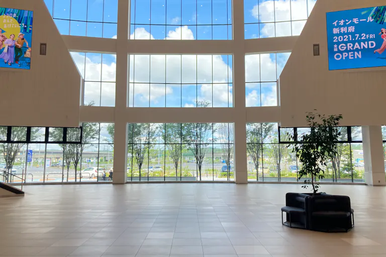 【イオンモール新利府】1階 ライブスクエアの画像1