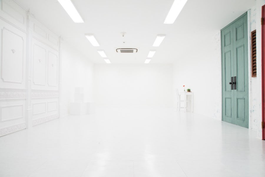 【なんば駅5分】展示会や撮影に適した白壁のナチュラルでシンプルなスタジオ