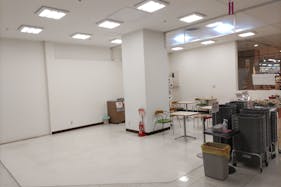 【イオン南陽店】各種プロモーションや物販、食物販のポップアップストアに最適な1F東側エスカレータ前のイベントスペース