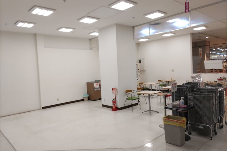 【イオン南陽店】各種プロモーションや物販、食物販のポップアップストアに最適な1F東側エスカレータ前のイベントスペースの画像1