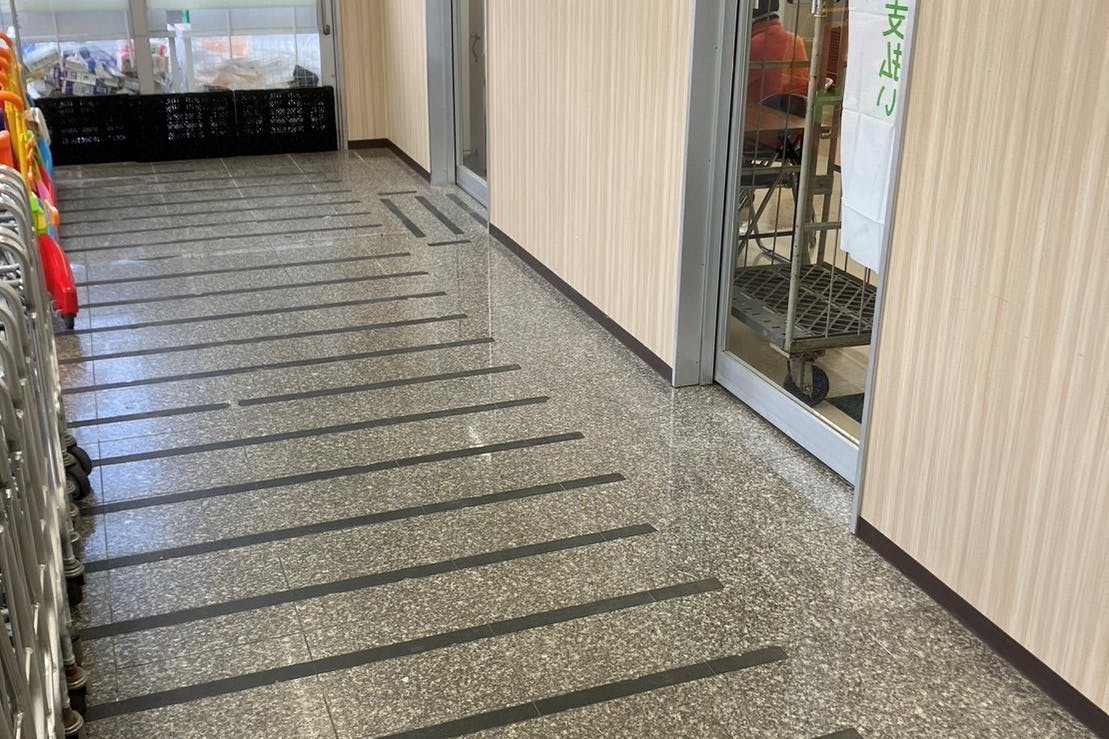 【ナフコ不二屋当知店】販促プロモーションや食物販等の催事イベントに最適な店内入り口横スペース