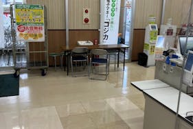 【ナフコ不二屋当知店】販促プロモーションや食物販等の催事イベントに最適な店内入り口横スペース